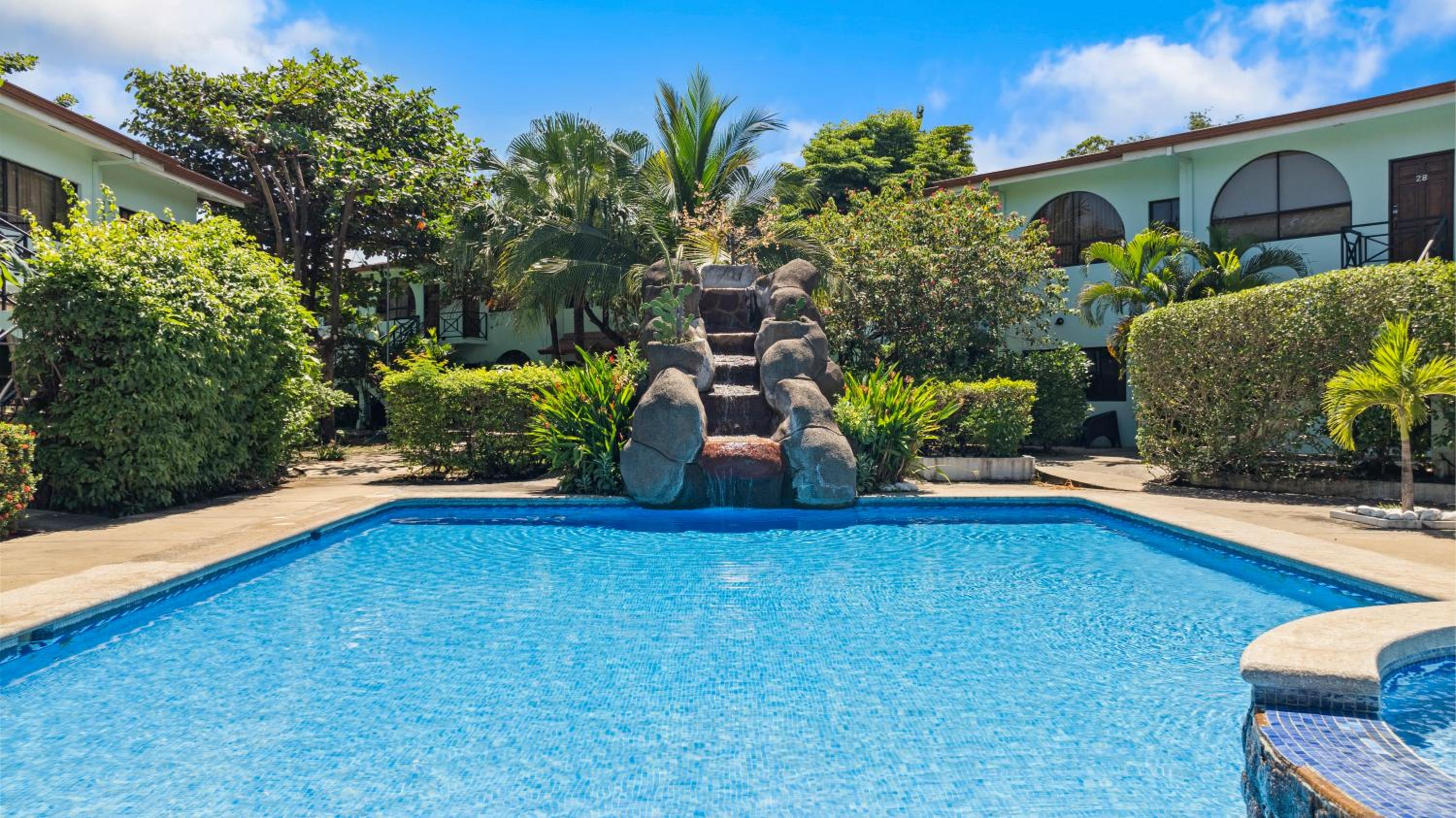 Casa Verde 2b2b Completely Renovated Ground Unit