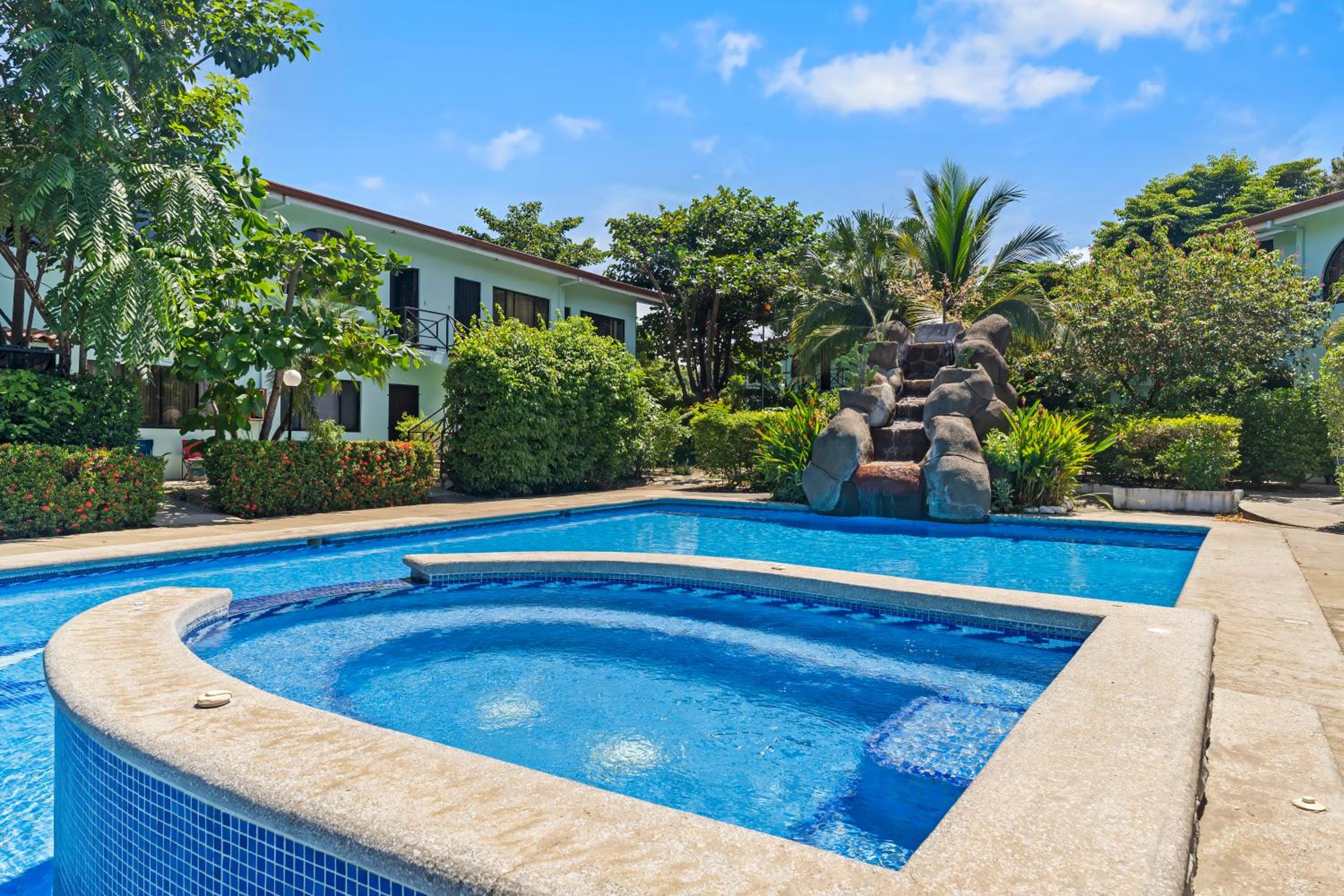 Casa Verde 2b2b Completely Renovated Ground Unit