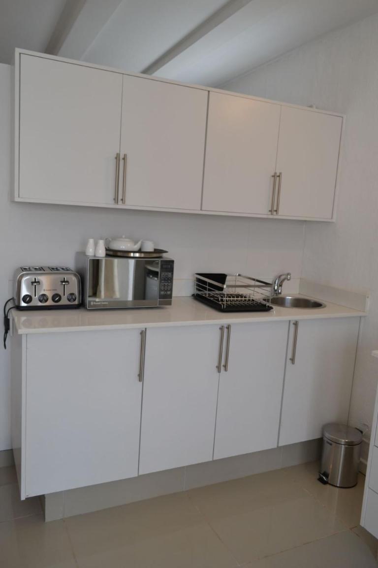 12 Woodmead Suites