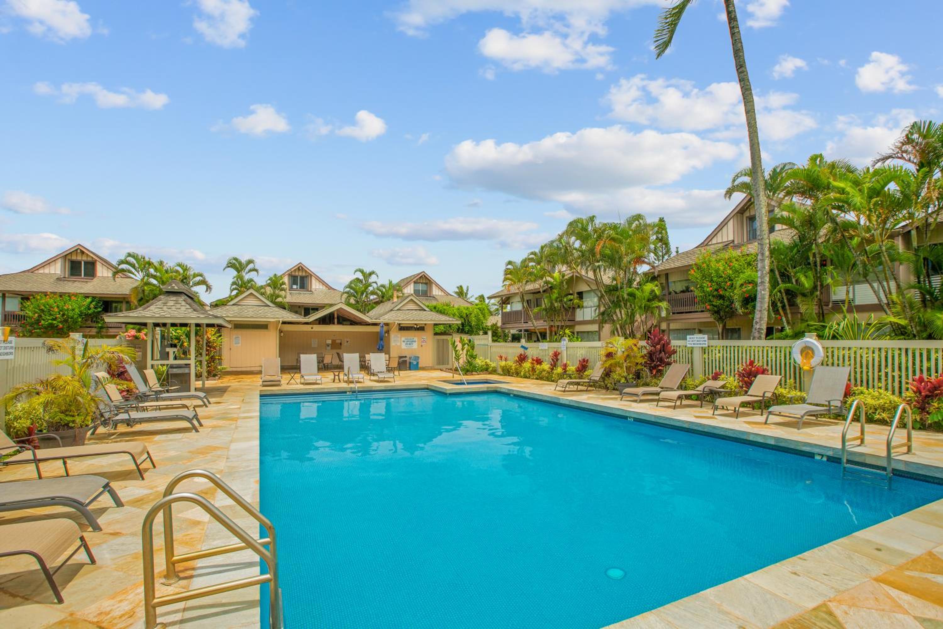 Beautiful Airy 1 Br Condo with Loft Golf Course View Pool Hot tub 209A view 4