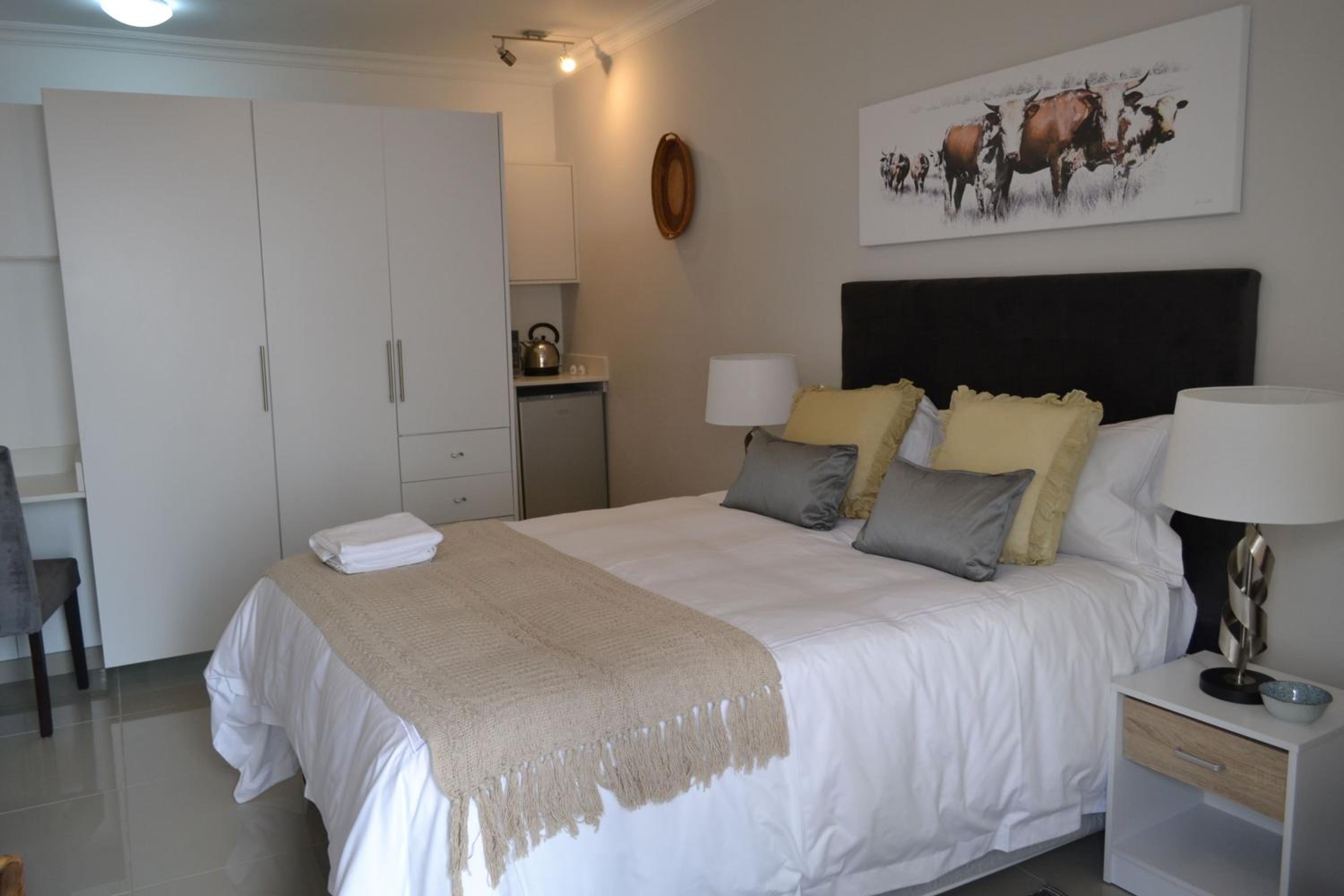 14 Woodmead Suites