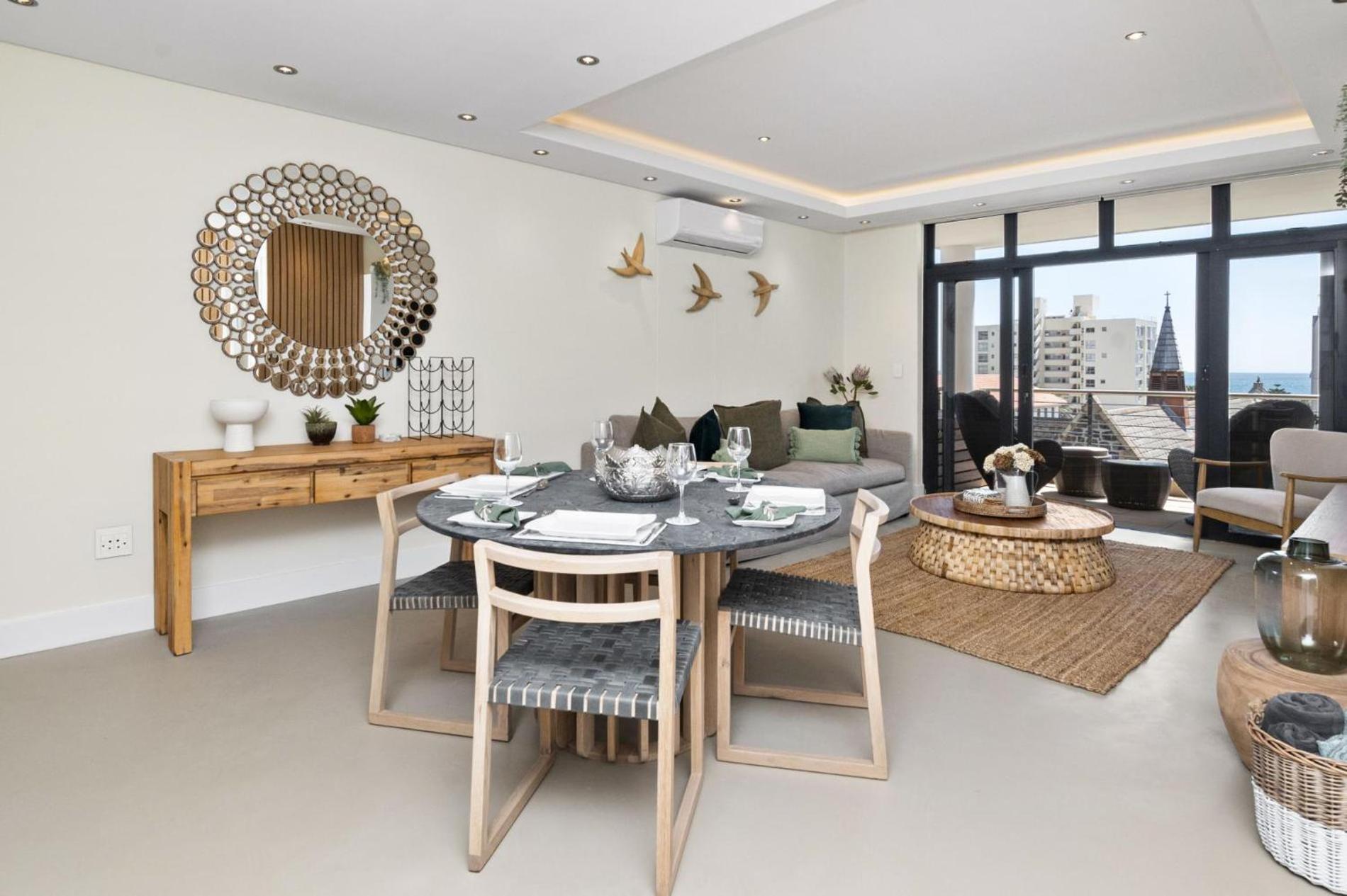 Atlantic Views Luxury 2-Bed with Pool in Sea Point view 5