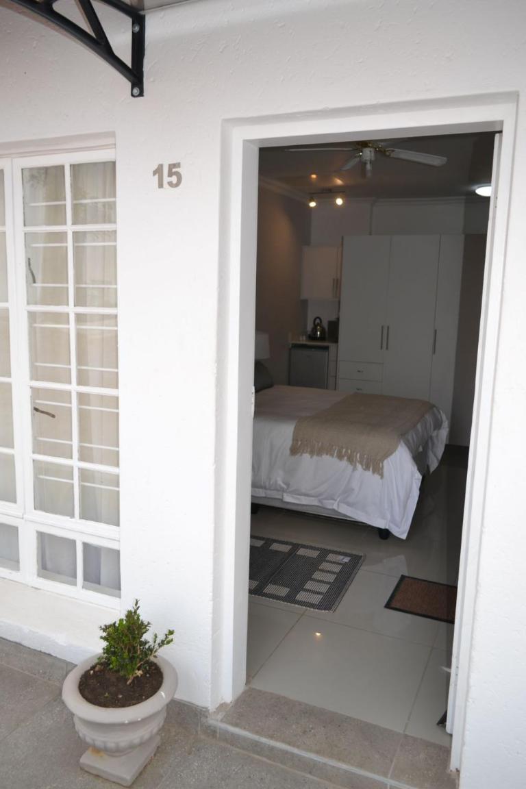 15 Woodmead Suites