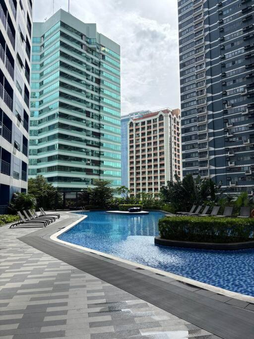 R7 Premier Suites - 1 bedroom in Air Residences view 4