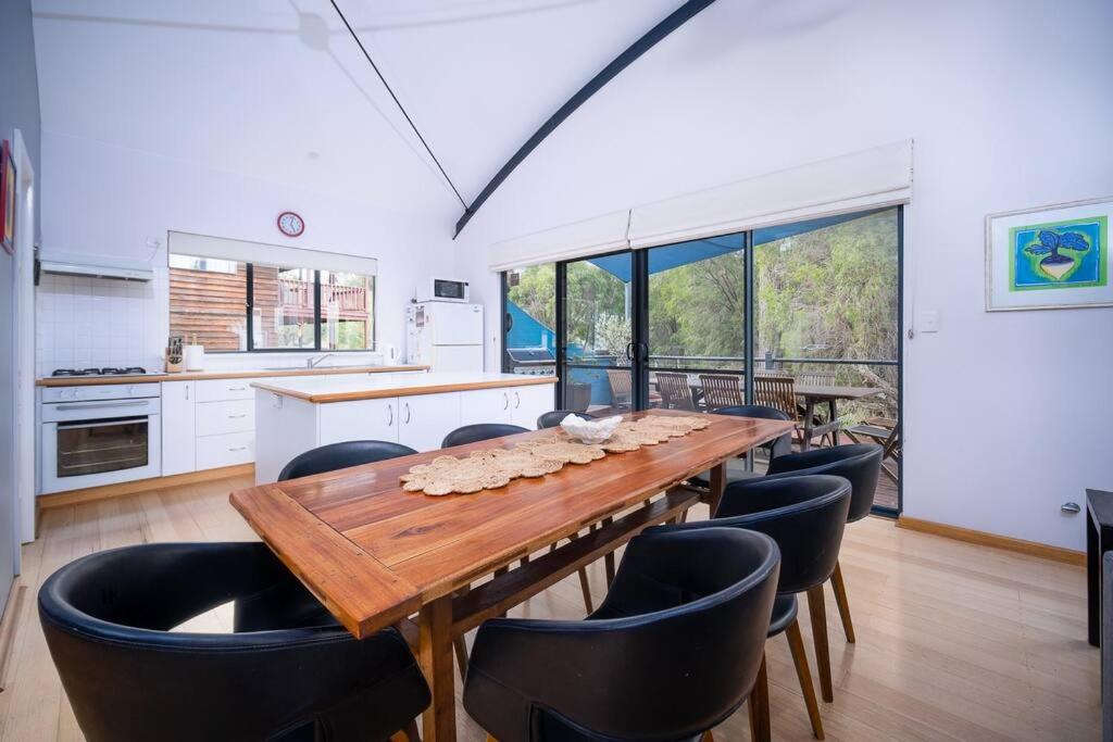 Paradiso Pet-Friendly Beachside Bliss