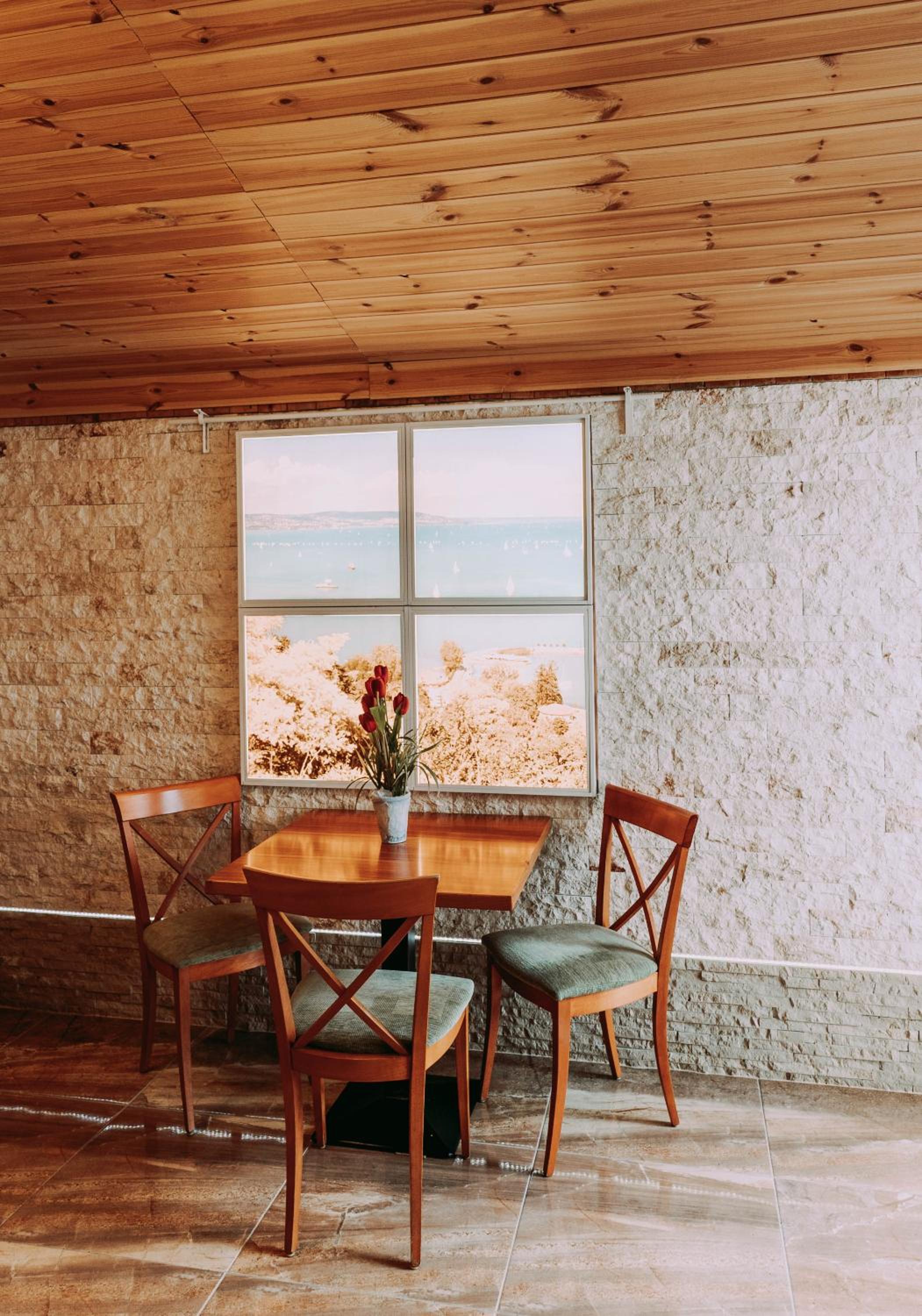 8 -as Apartman view 4