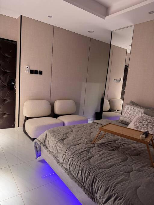 Modern studio with flying bed