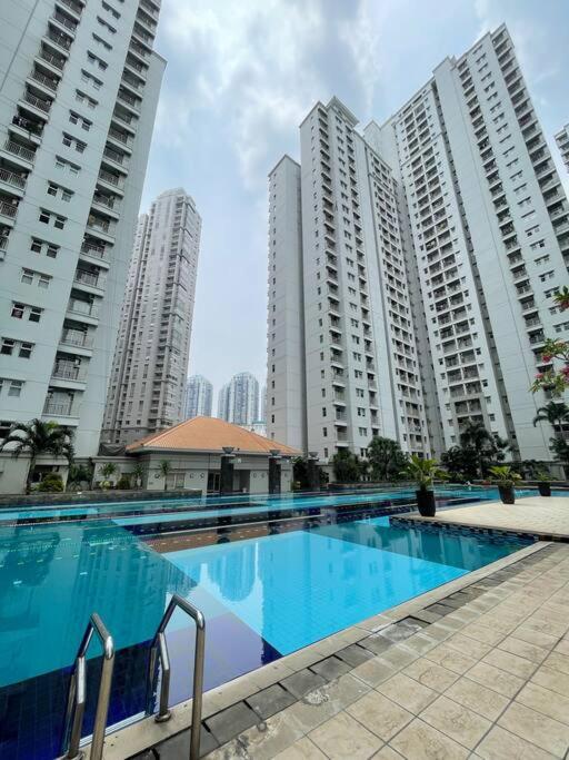 Newly Renovated 2BR Apt and Direct Mall Access view 3
