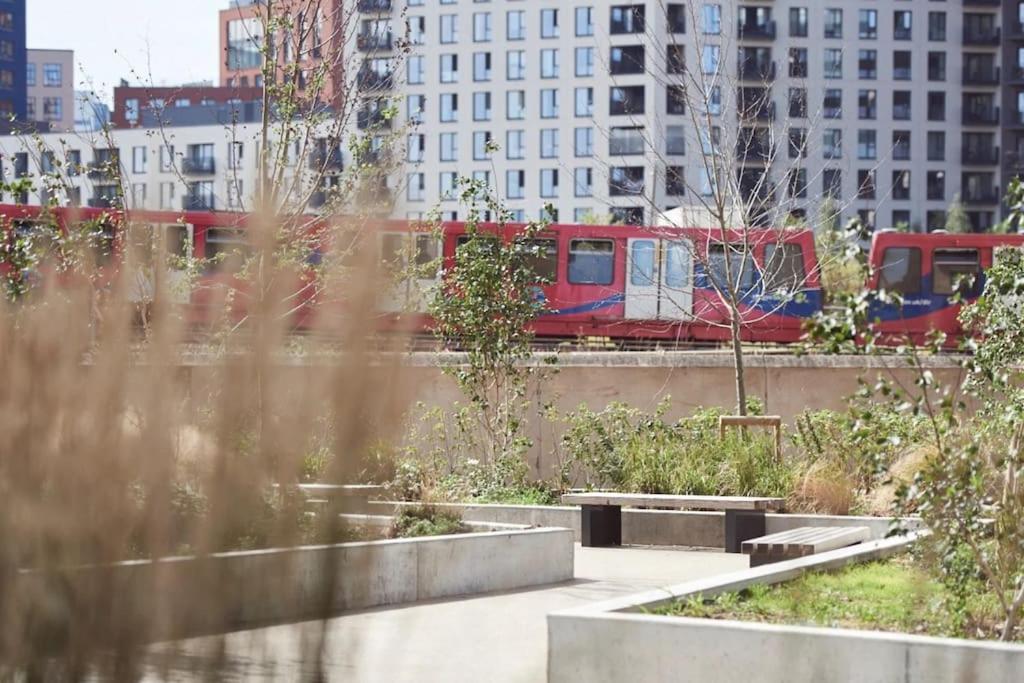 LUX 3BDR Riverside Duplex Mansionette By LCY & ExCeL I 20mins to Central London
