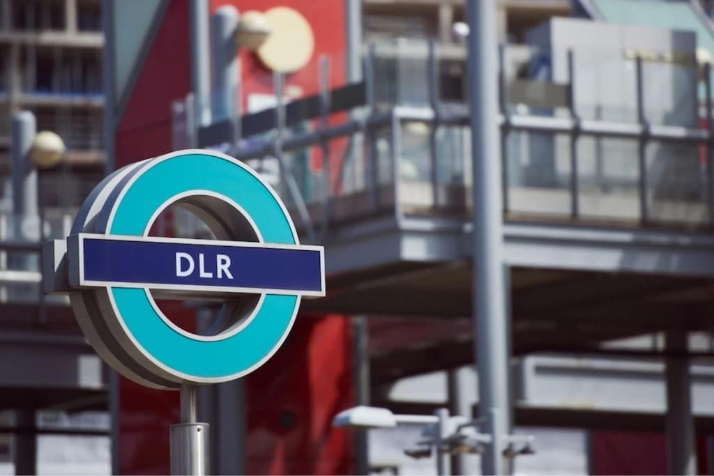 LUX 3BDR Riverside Duplex Mansionette By LCY & ExCeL I 20mins to Central London