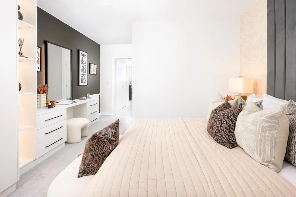 LUX 3BDR Riverside Duplex Mansionette By LCY & ExCeL I 20mins to Central London