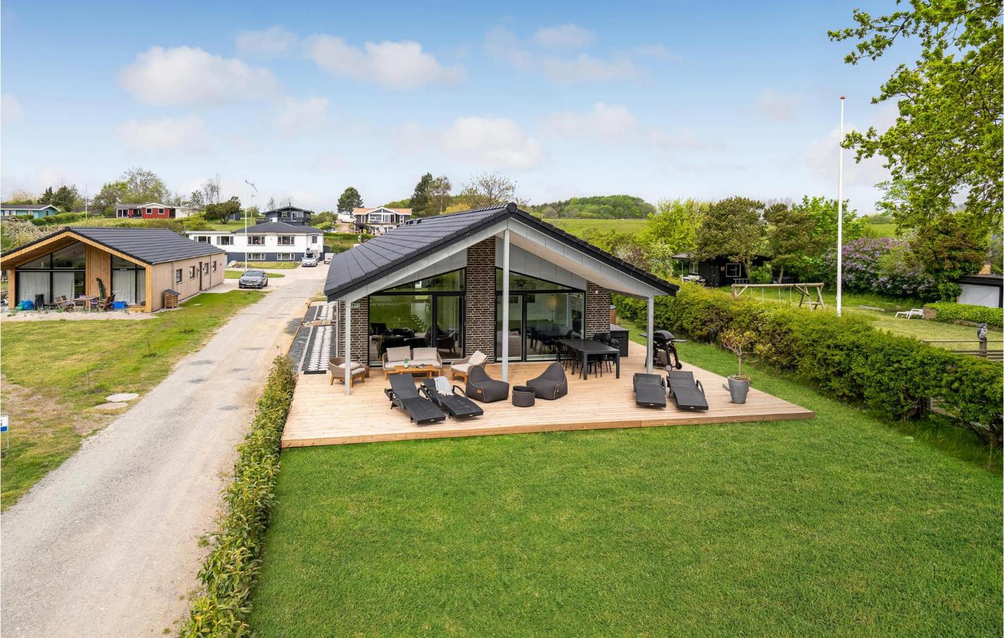4 Bedroom Cozy Home In Rudkøbing