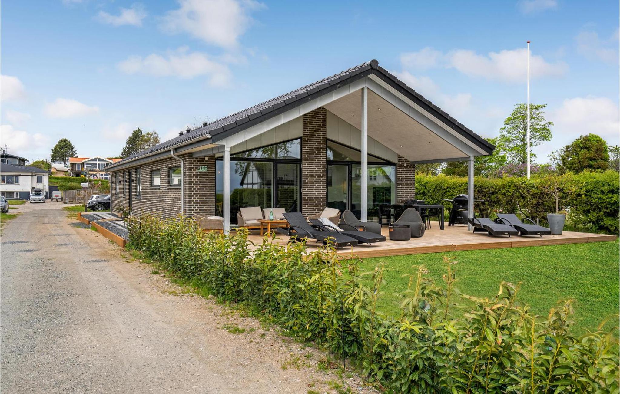 4 Bedroom Cozy Home In Rudkøbing