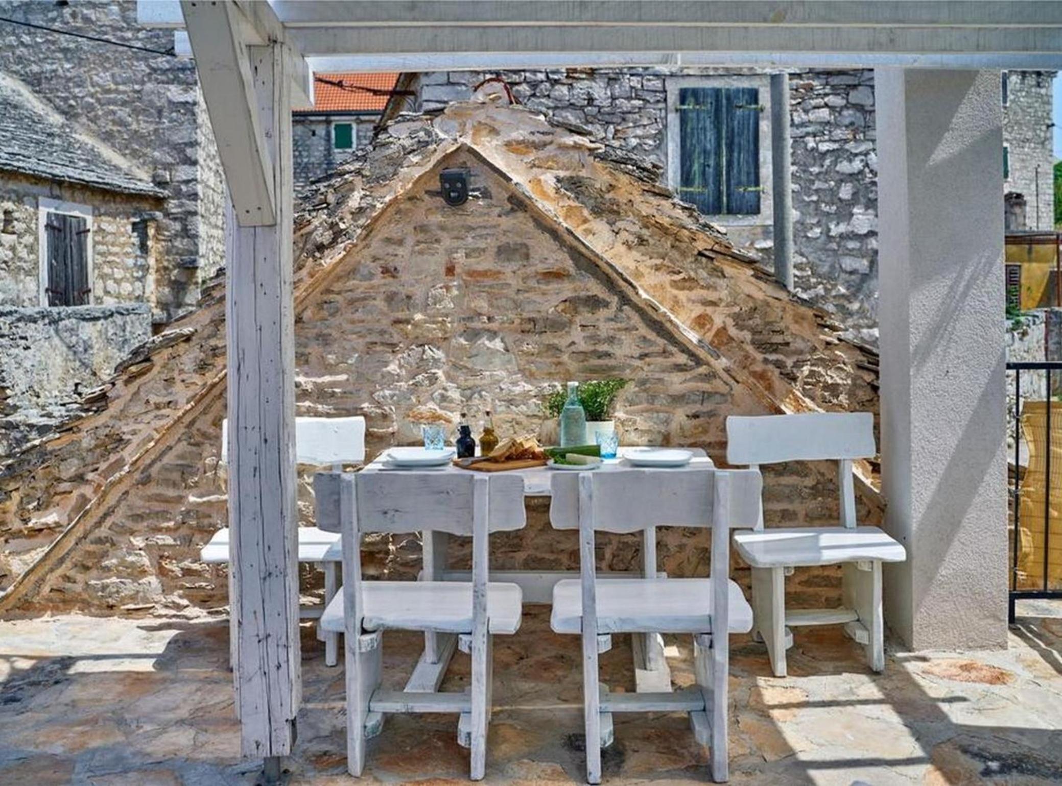 Elegant Stone House with Jacuzzi, Terrace, and Private Yard in Solta view 3