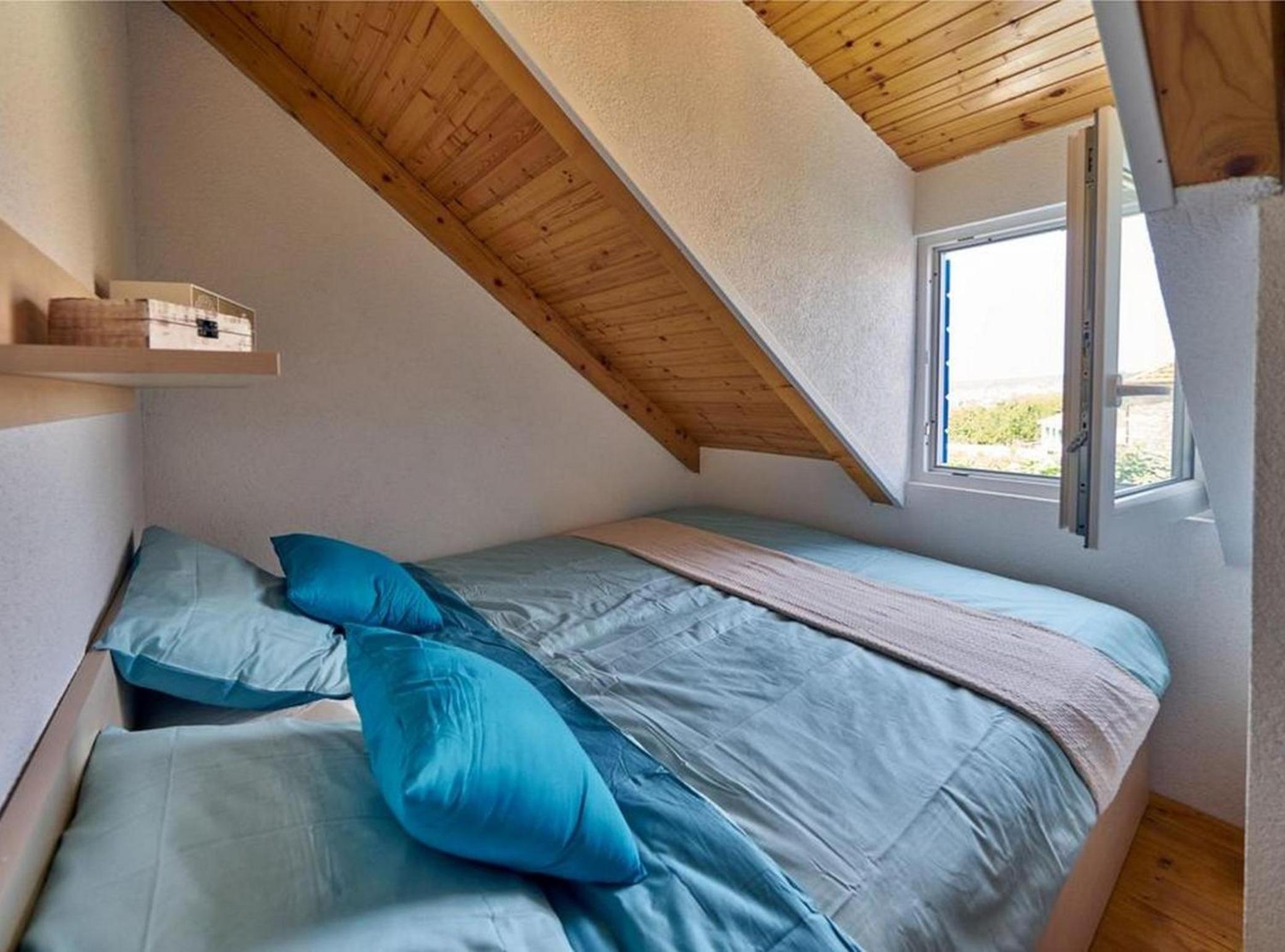 Elegant Stone House with Jacuzzi, Terrace, and Private Yard in Solta view 5