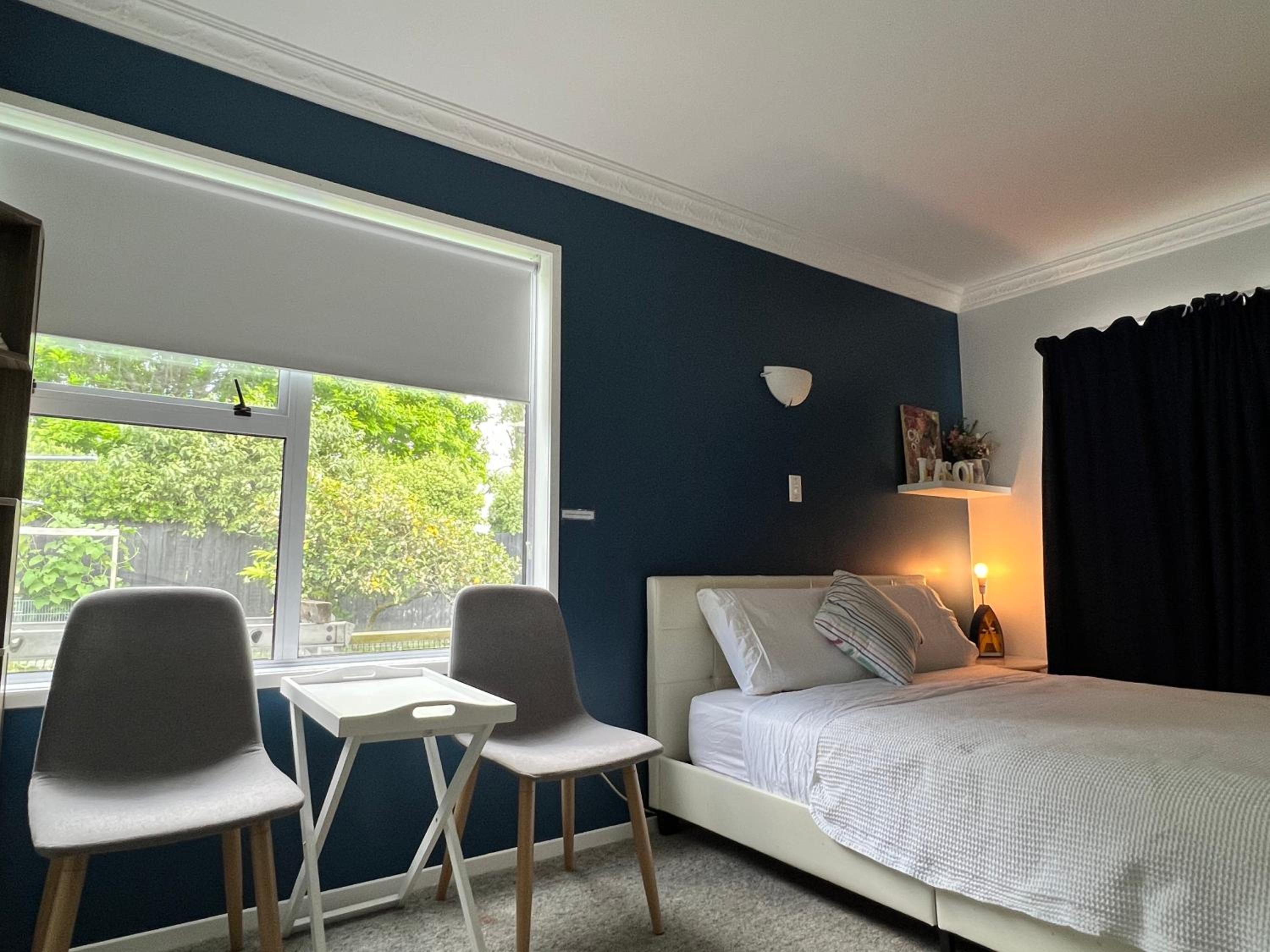 LA SOL - ensuite & seperate entrance - close to uni view 4