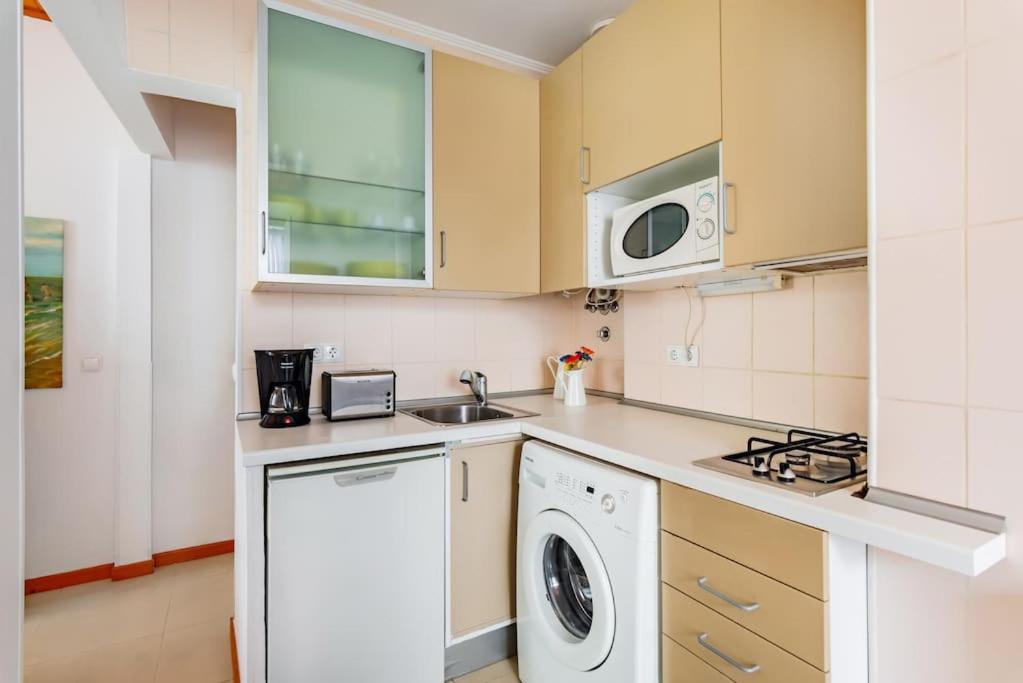 1BR Apartment - Downtown Lisbon Chiado view 4