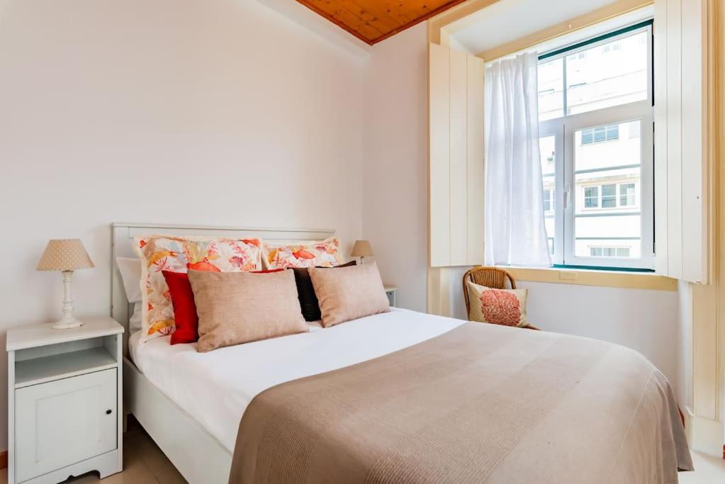 1BR Apartment - Downtown Lisbon Chiado view 3