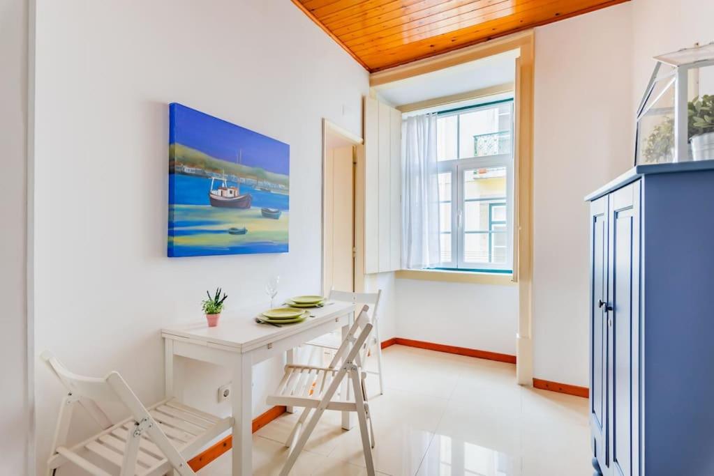 1BR Apartment - Downtown Lisbon Chiado view 2