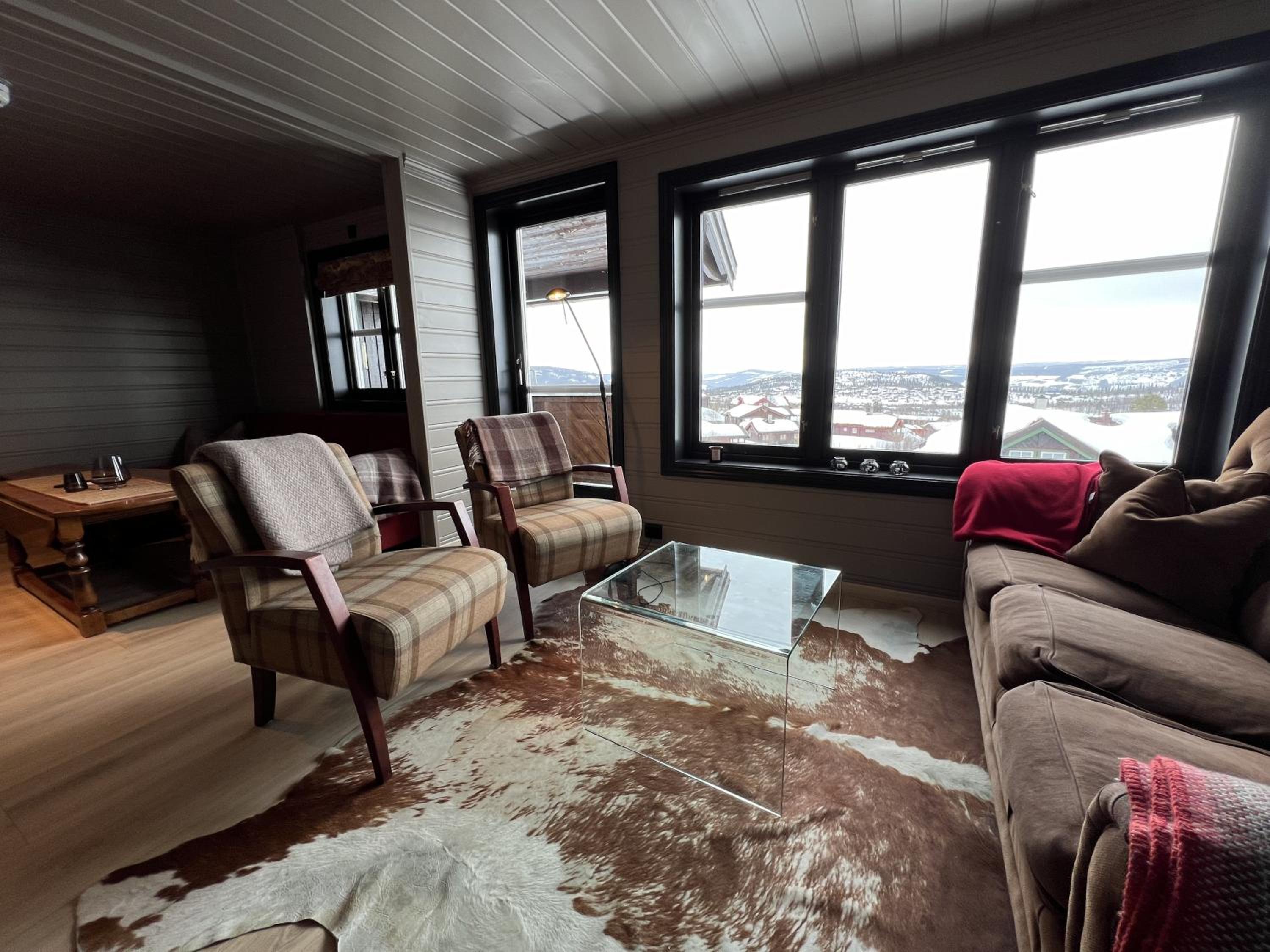 Large Balcony With Panoramic Mountain Views view 2
