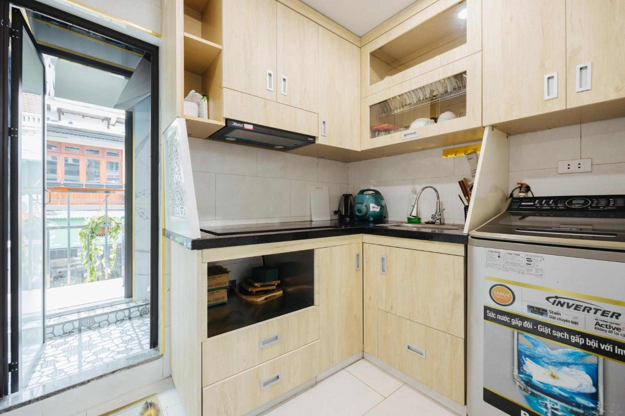Balcony Street VIEW apartment/ Hanoi OLD Quarter/ Netflix
