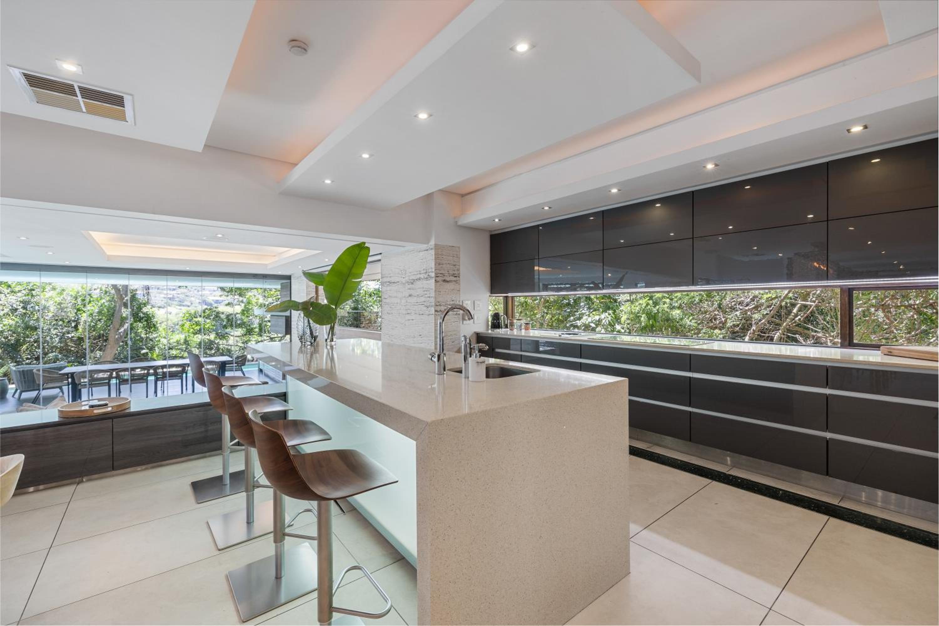 Grand Coastal 4-Bedroom, Luxury Experience in Zimbali view 3