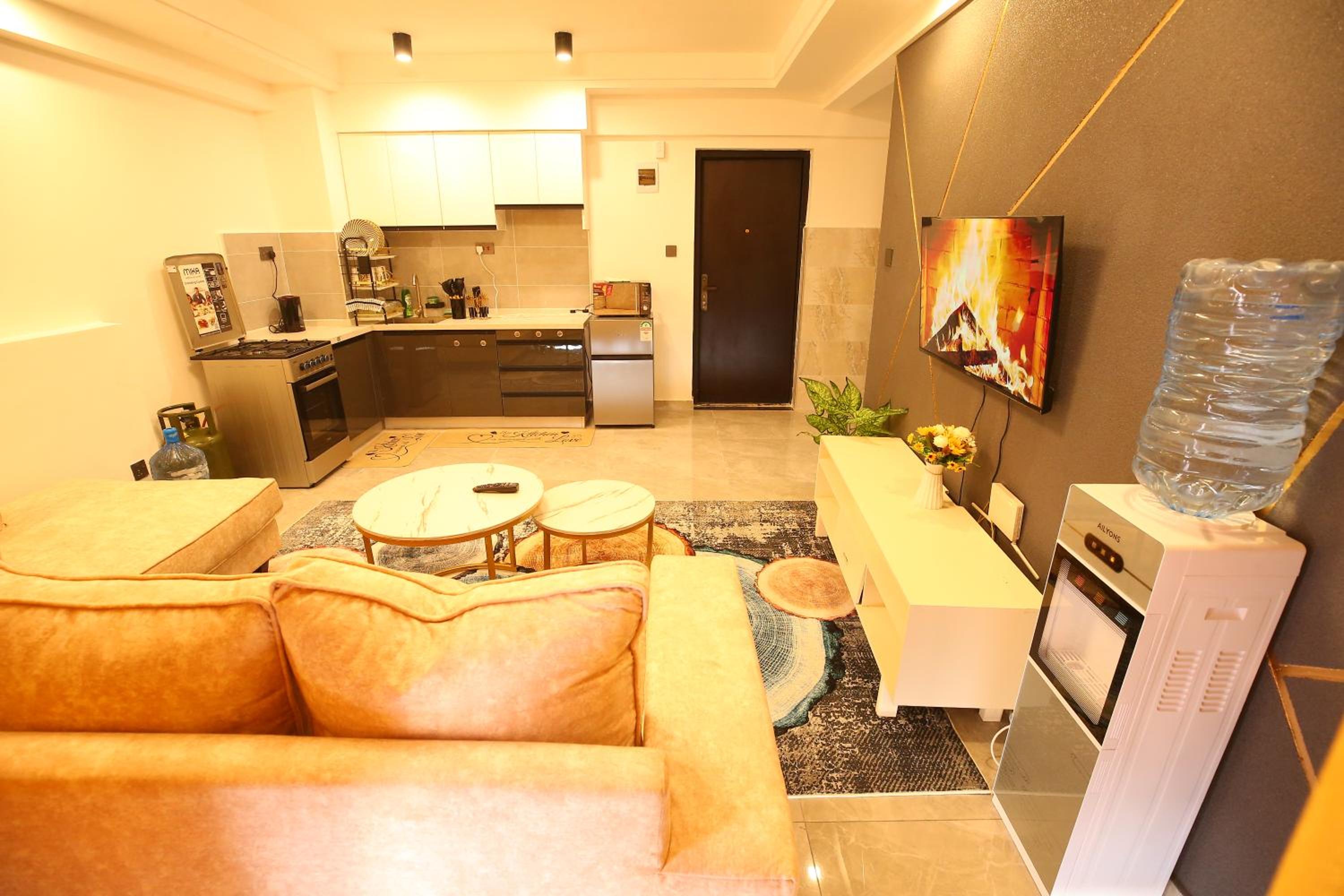 Modern 1-Bedroom Apartment in Nairobi with Balcony, Gym, & Fast WiFi view 4