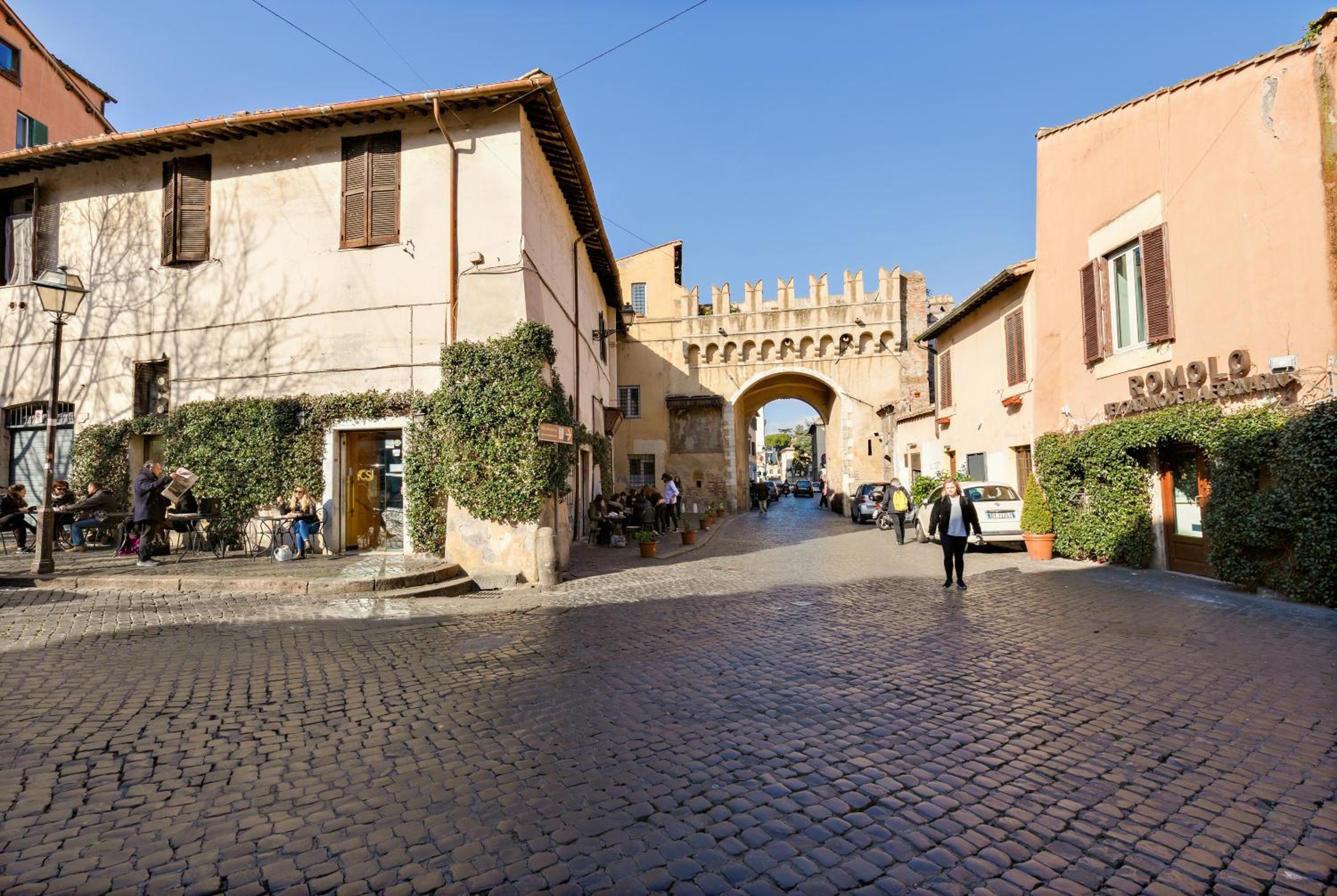 Trastevere house with balcony,quiet NEW