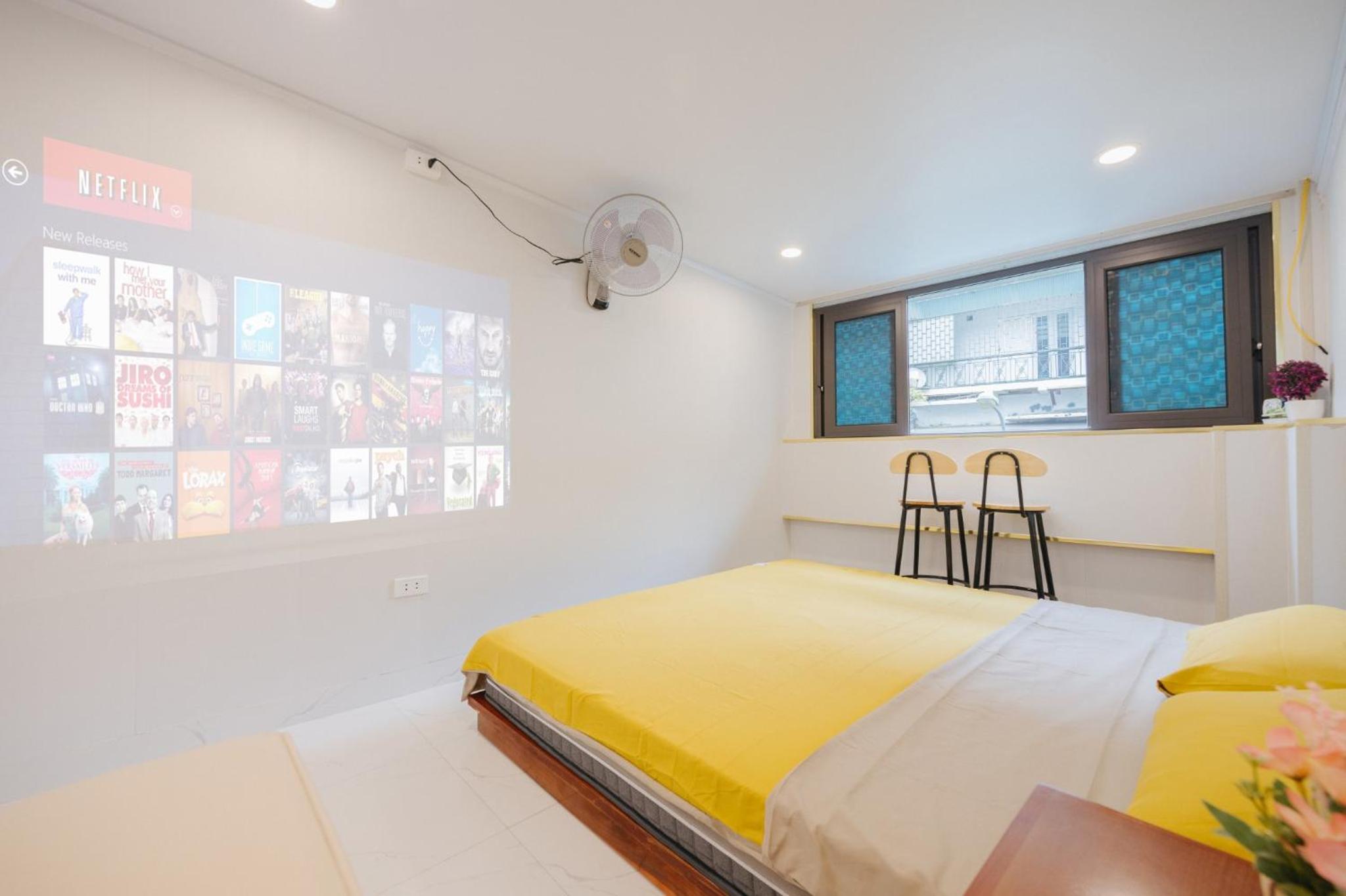 Balcony Street VIEW apartment/ Hanoi OLD Quarter/ Netflix