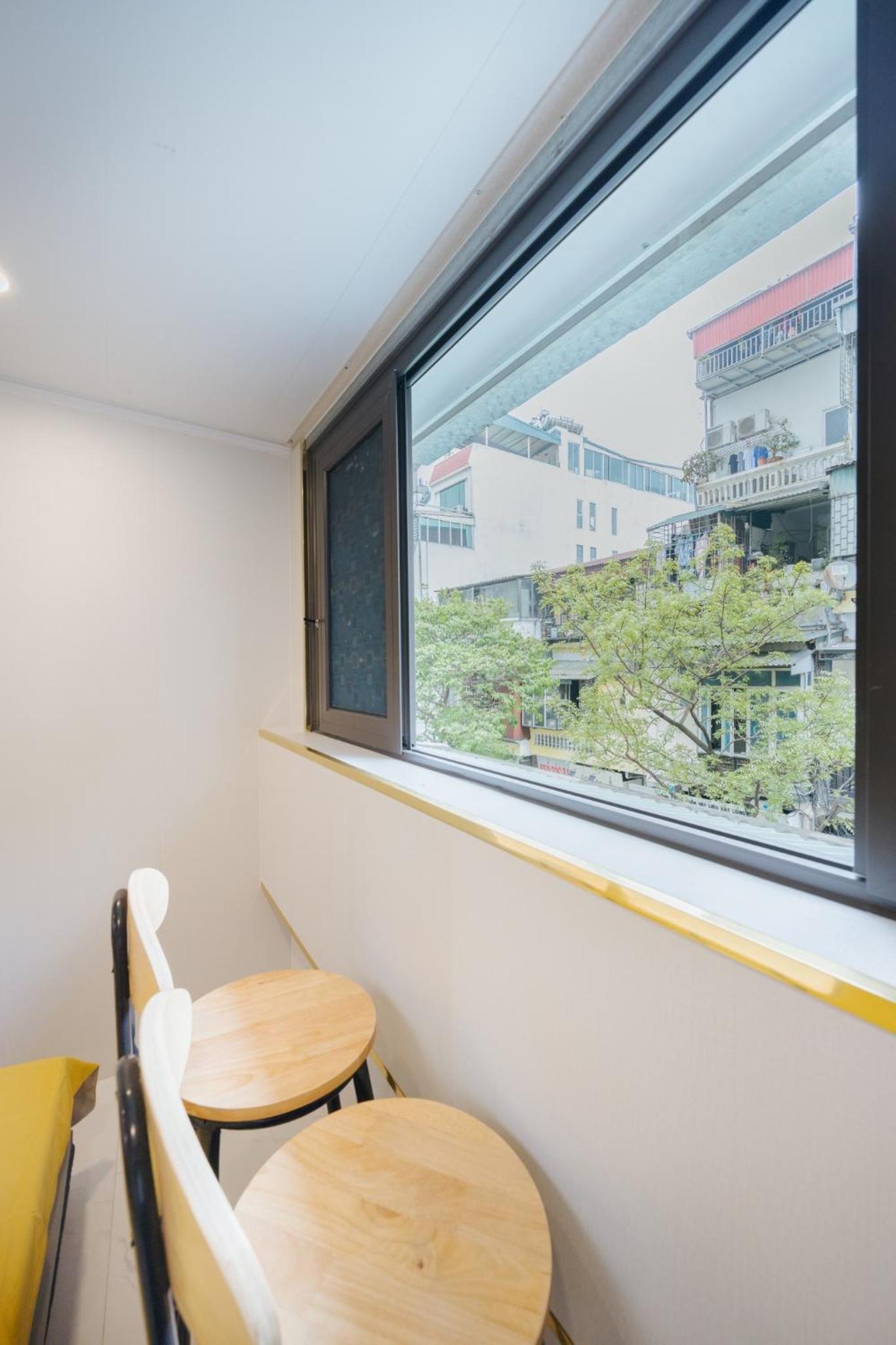 Balcony Street VIEW apartment/ Hanoi OLD Quarter/ Netflix