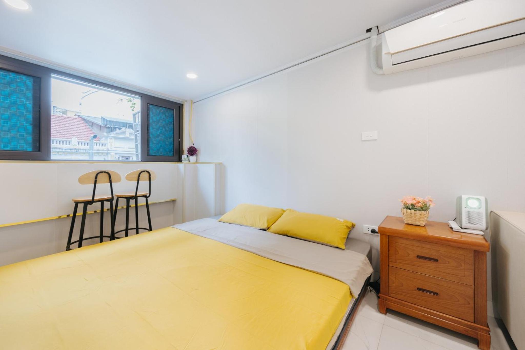 Balcony Street VIEW apartment/ Hanoi OLD Quarter/ Netflix