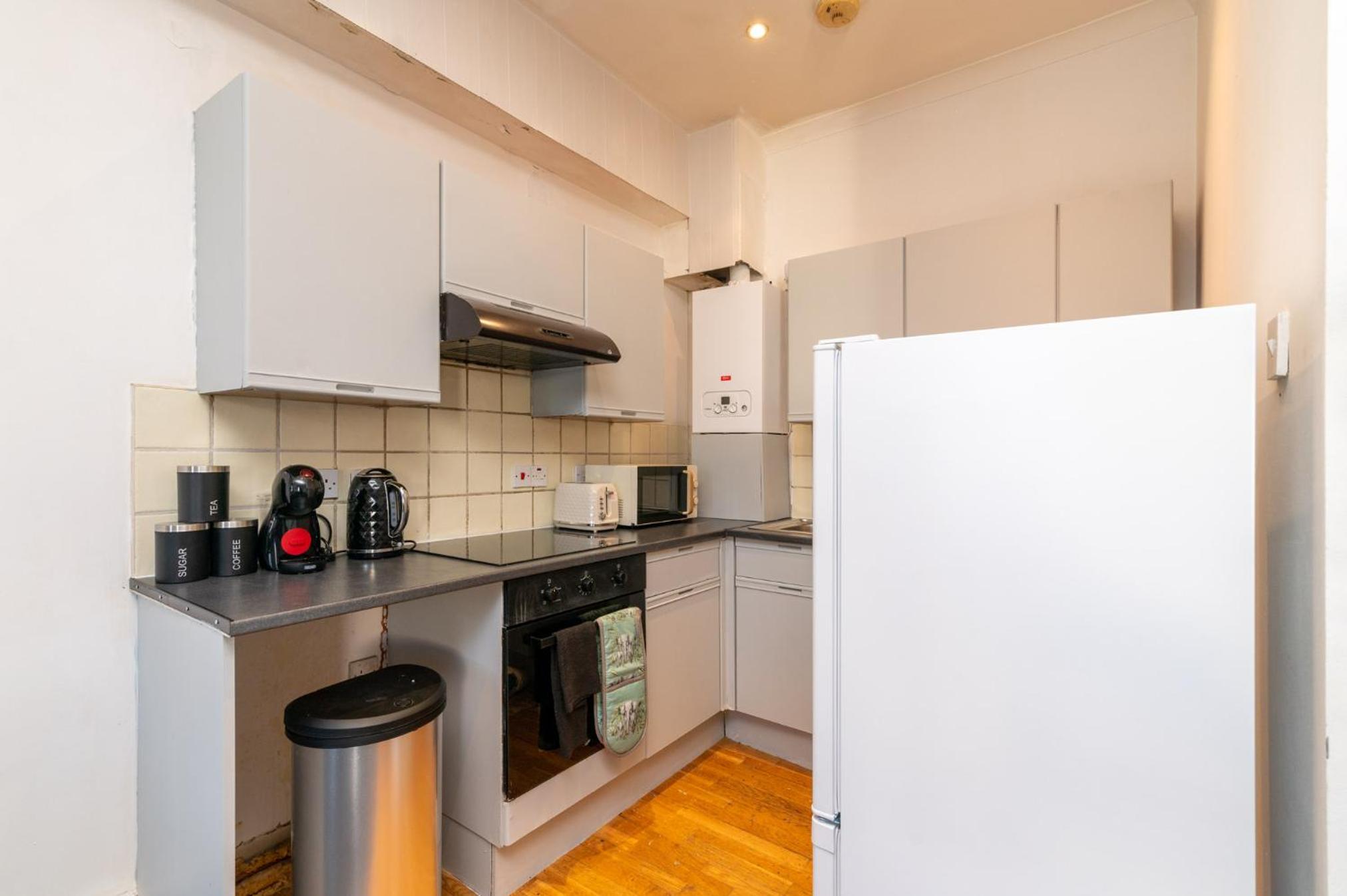 1BR & 2BR Apts By LiveStay Short Lets & Serviced Accommodation London With Free Wifi