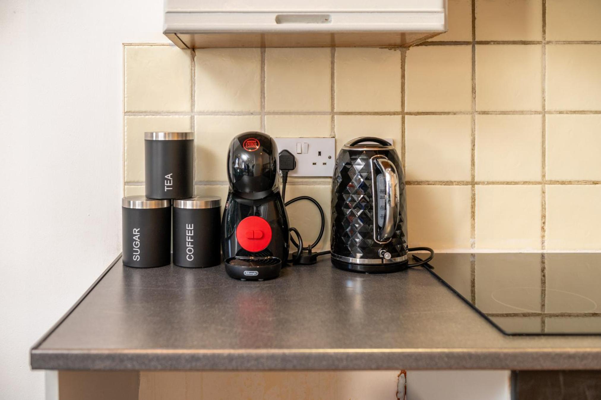 1BR & 2BR Apts By LiveStay Short Lets & Serviced Accommodation London With Free Wifi