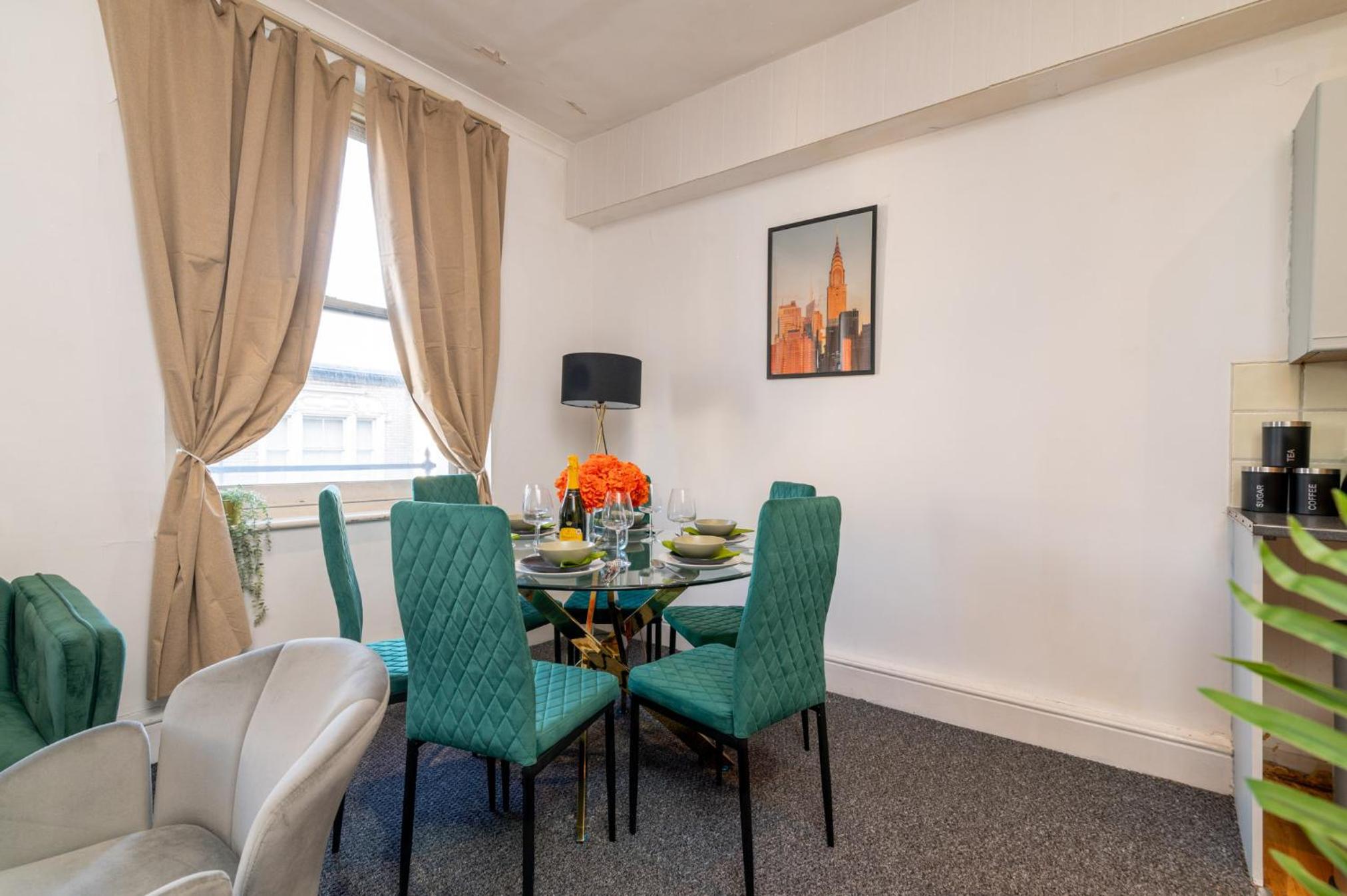 1BR & 2BR Apts By LiveStay Short Lets & Serviced Accommodation London With Free Wifi