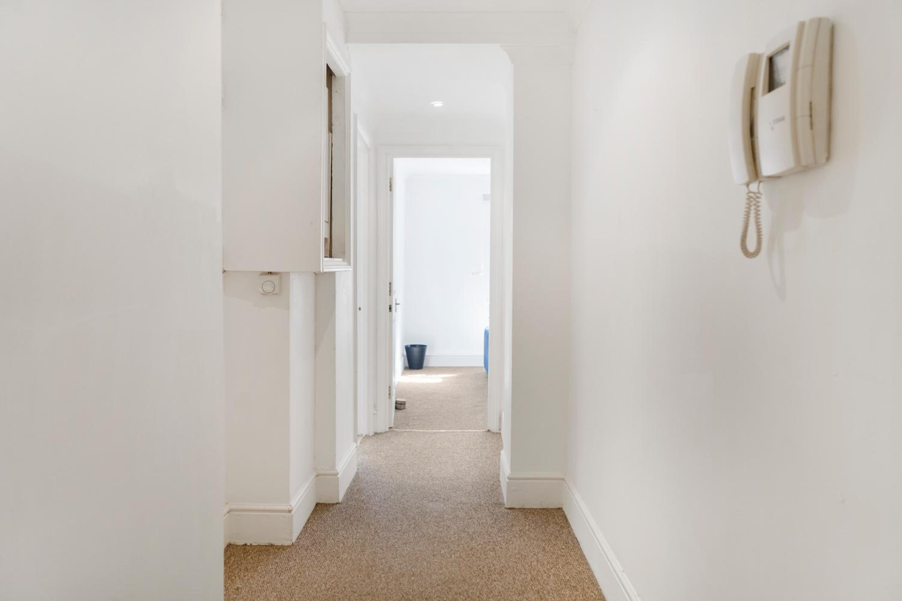 1BR & 2BR Apts By LiveStay Short Lets & Serviced Accommodation London With Free Wifi