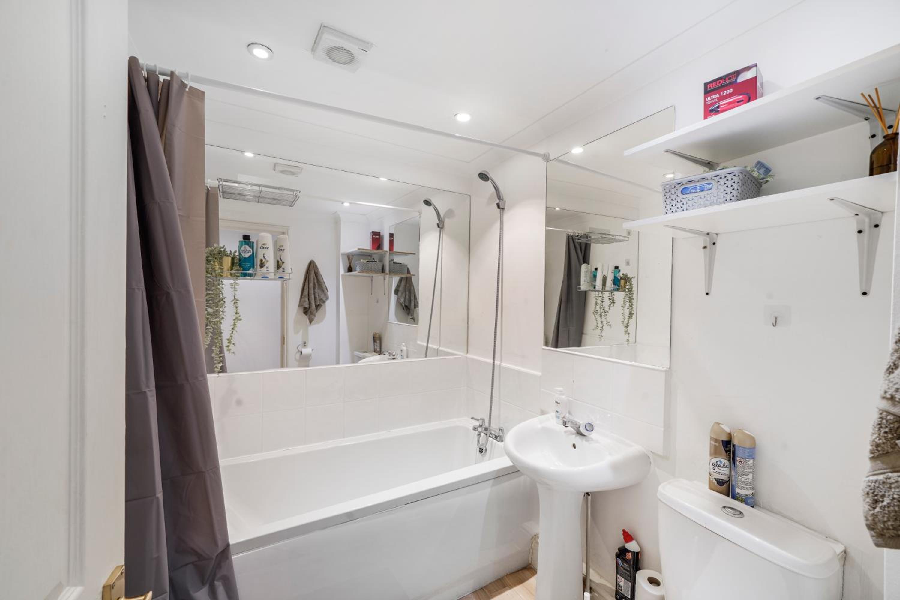 1BR & 2BR Apts By LiveStay Short Lets & Serviced Accommodation London With Free Wifi