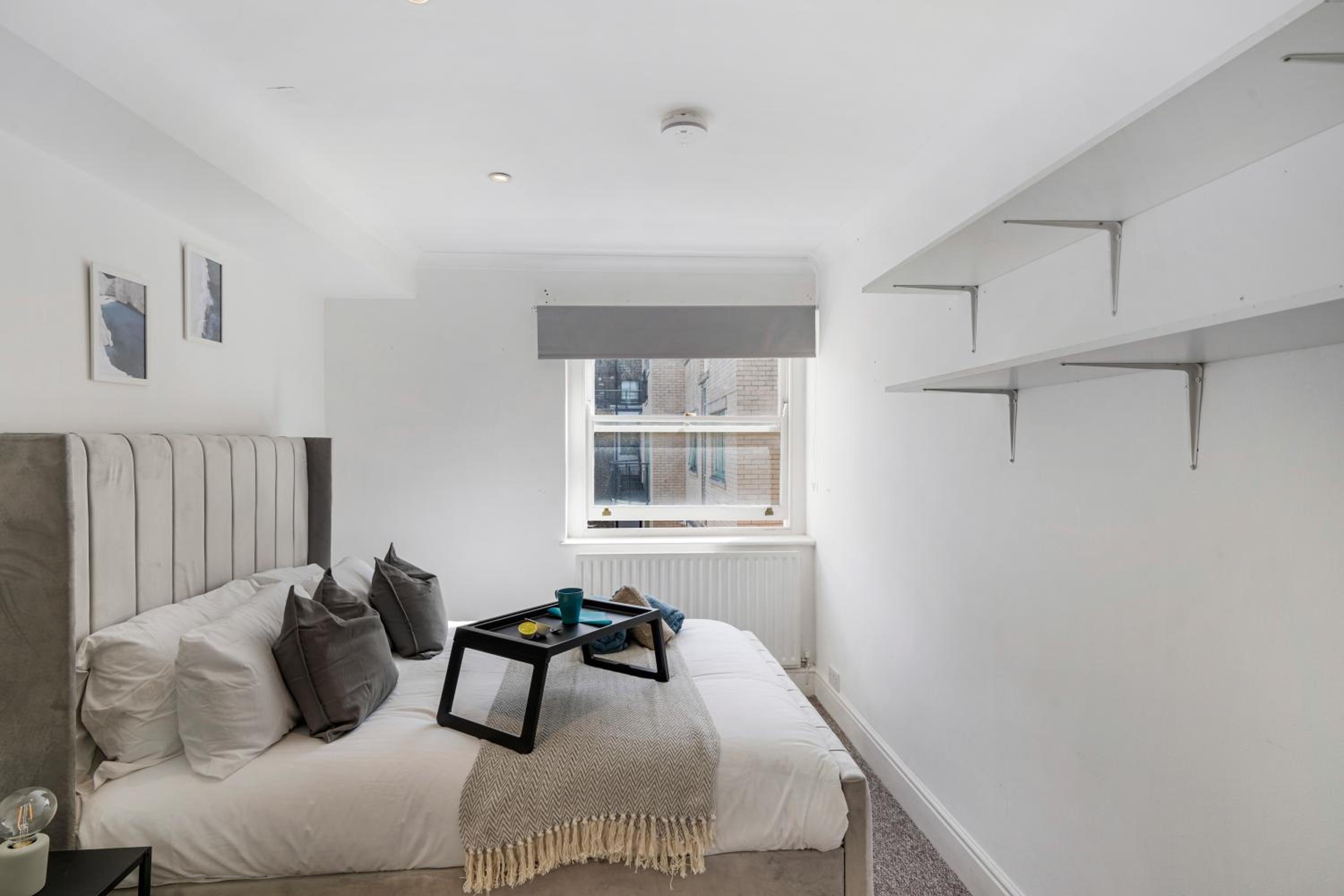 1BR & 2BR Apts By LiveStay Short Lets & Serviced Accommodation London With Free Wifi