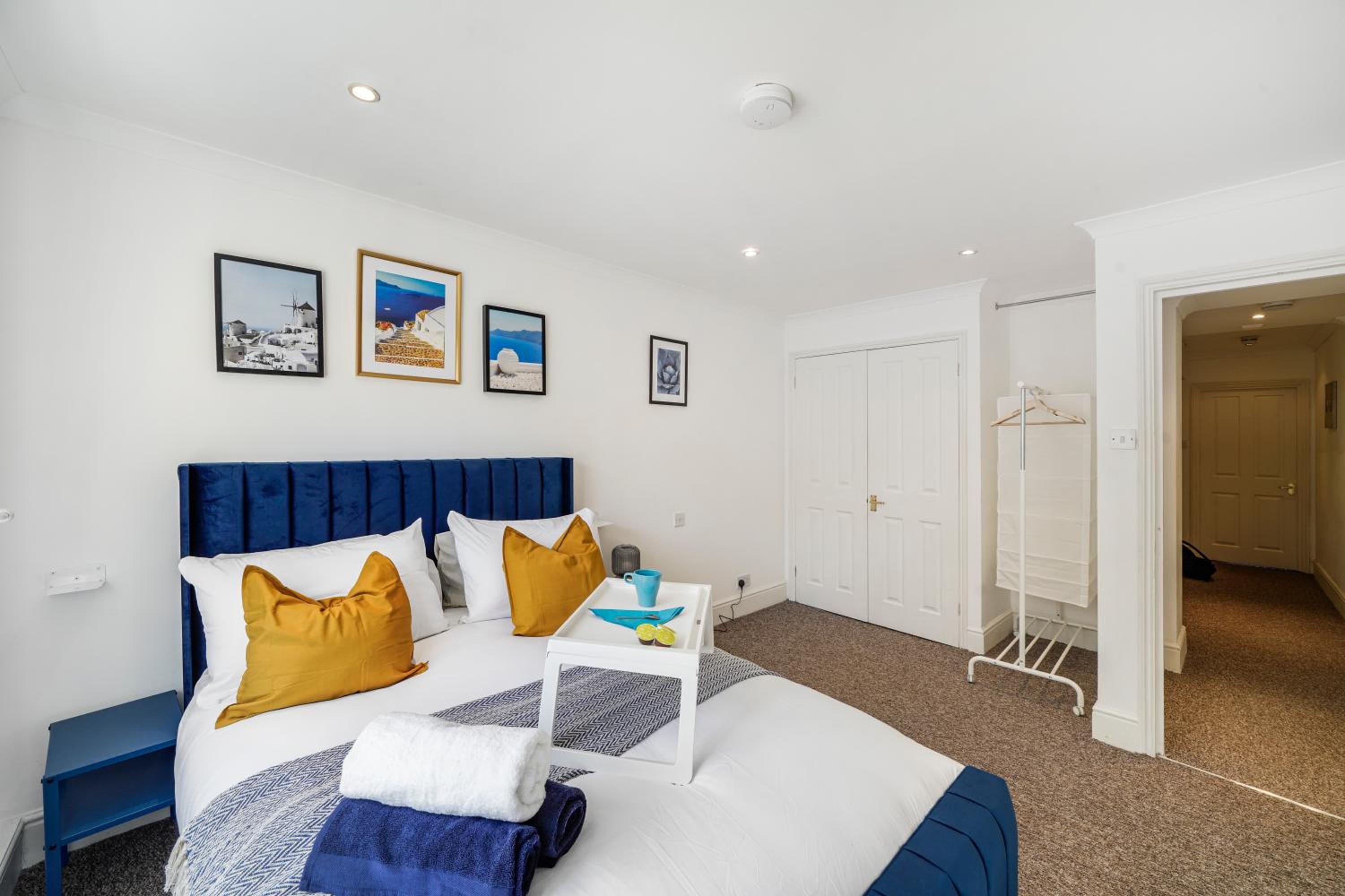 1BR & 2BR Apts By LiveStay Short Lets & Serviced Accommodation London With Free Wifi