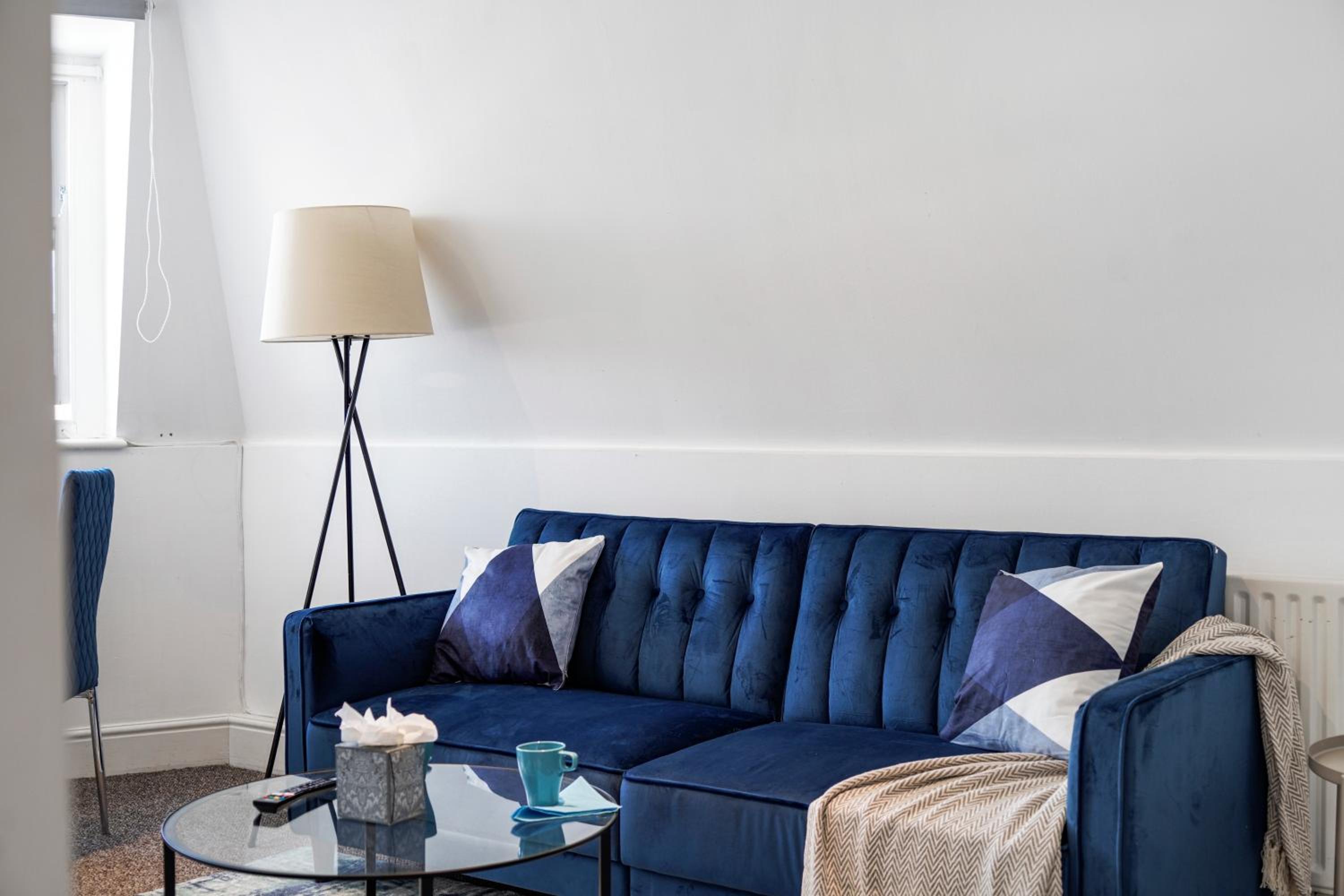 1BR & 2BR Apts By LiveStay Short Lets & Serviced Accommodation London With Free Wifi