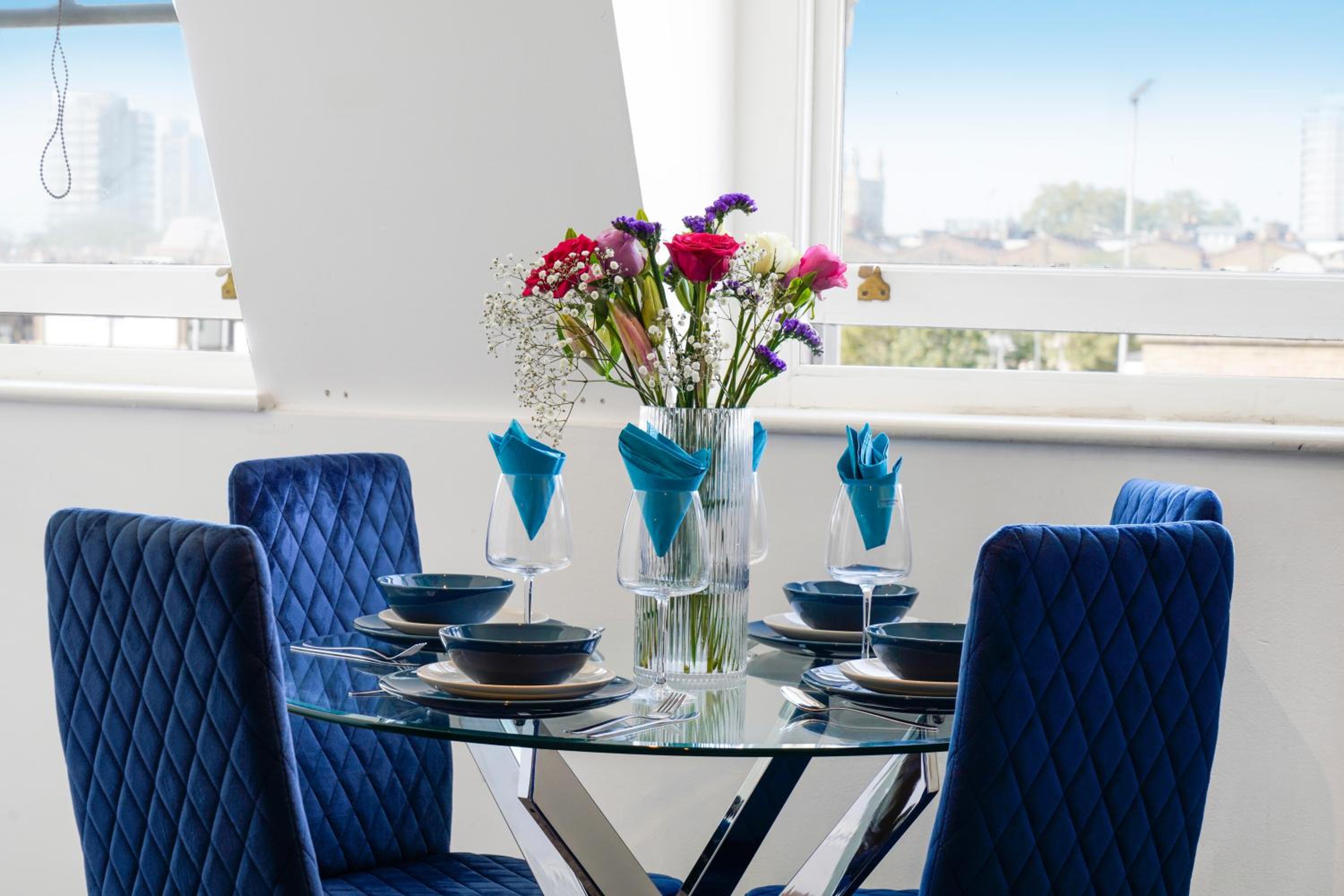 1BR & 2BR Apts By LiveStay Short Lets & Serviced Accommodation London With Free Wifi