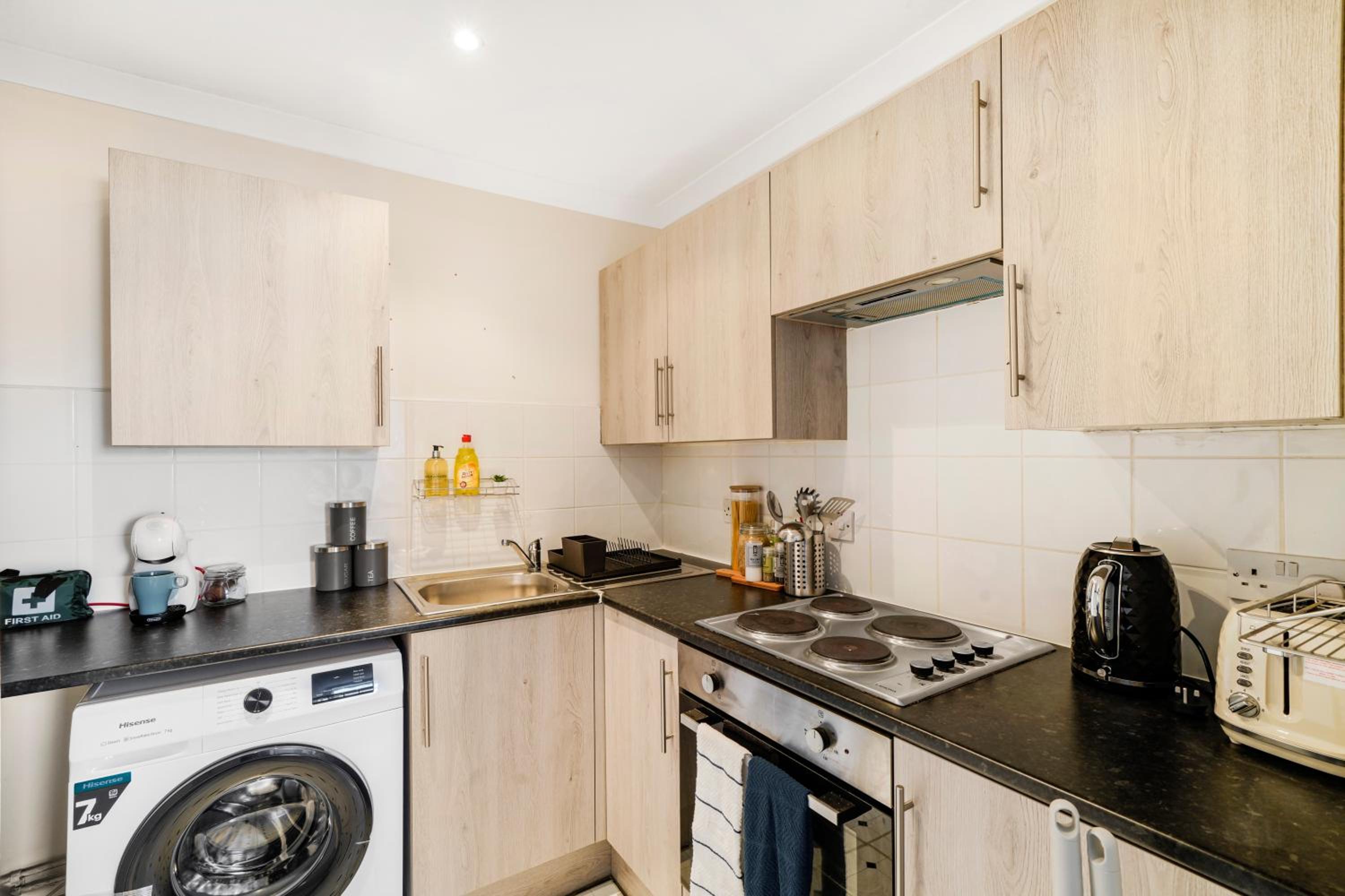 1BR & 2BR Apts By LiveStay Short Lets & Serviced Accommodation London With Free Wifi