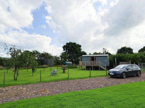 Puddleduck Hut Armathwaite with hot tub and dog agility course, perfect for a romantic break
