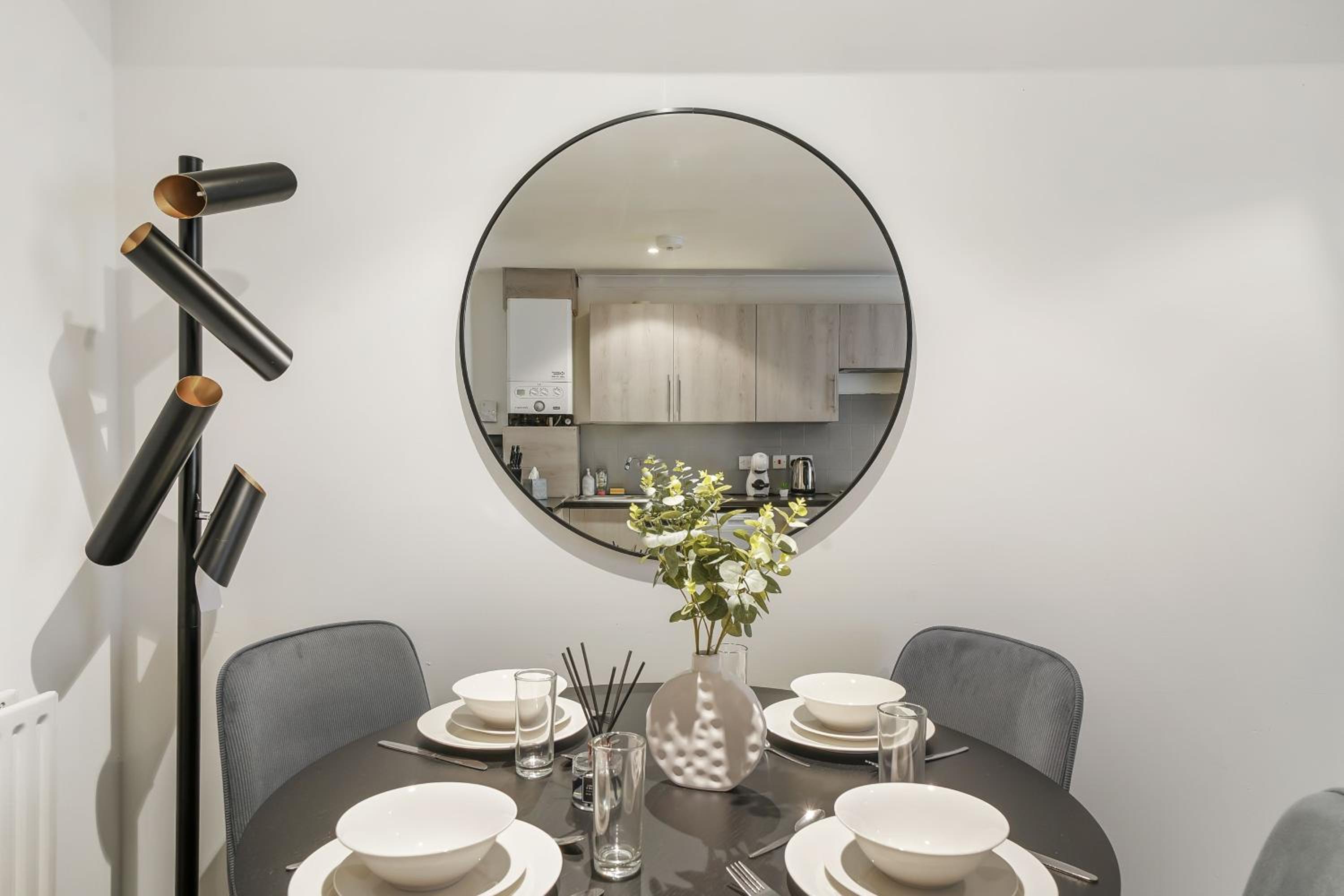 1BR & 2BR Apts By LiveStay Short Lets & Serviced Accommodation London With Free Wifi