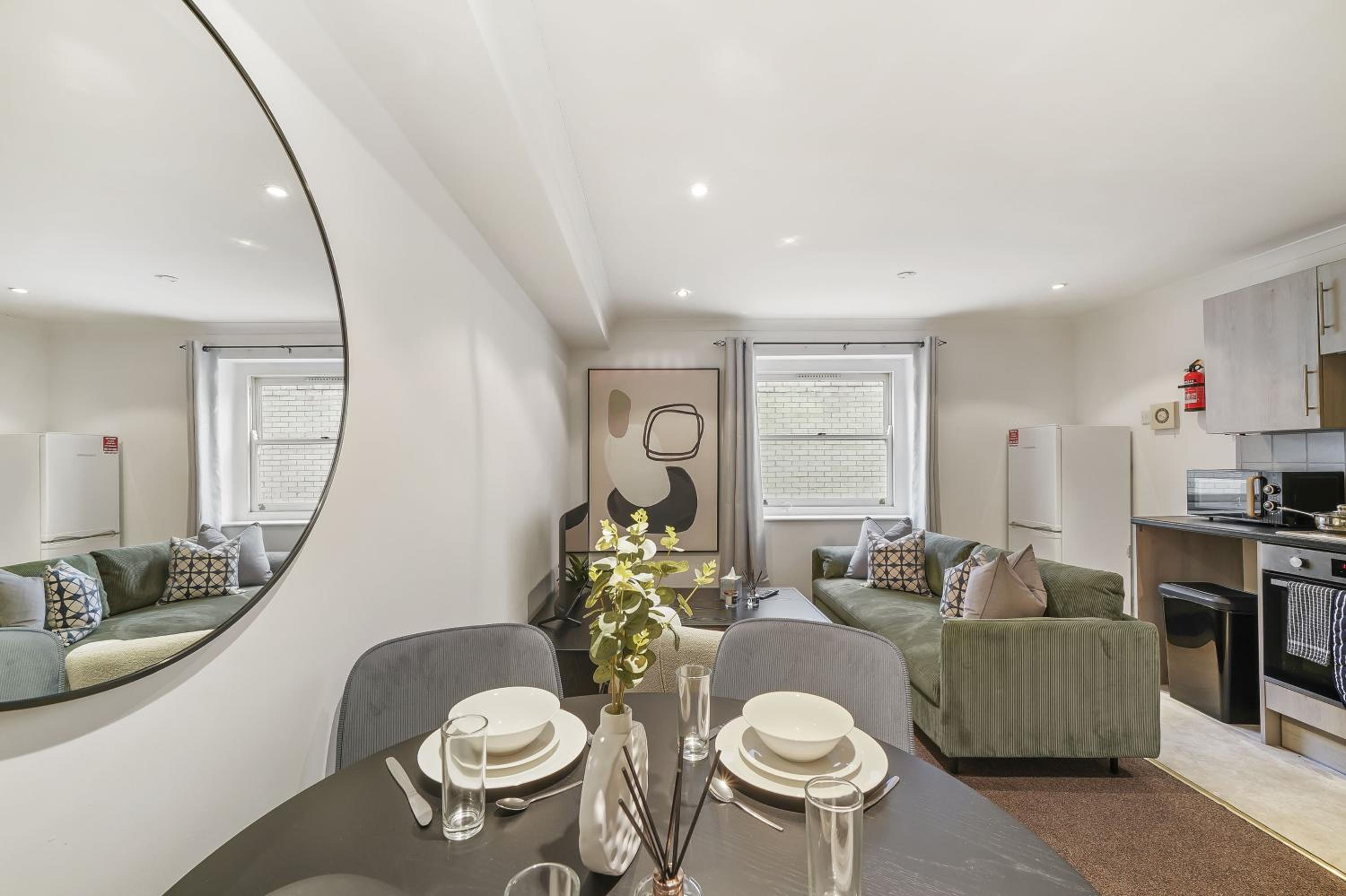 1BR & 2BR Apts By LiveStay Short Lets & Serviced Accommodation London With Free Wifi