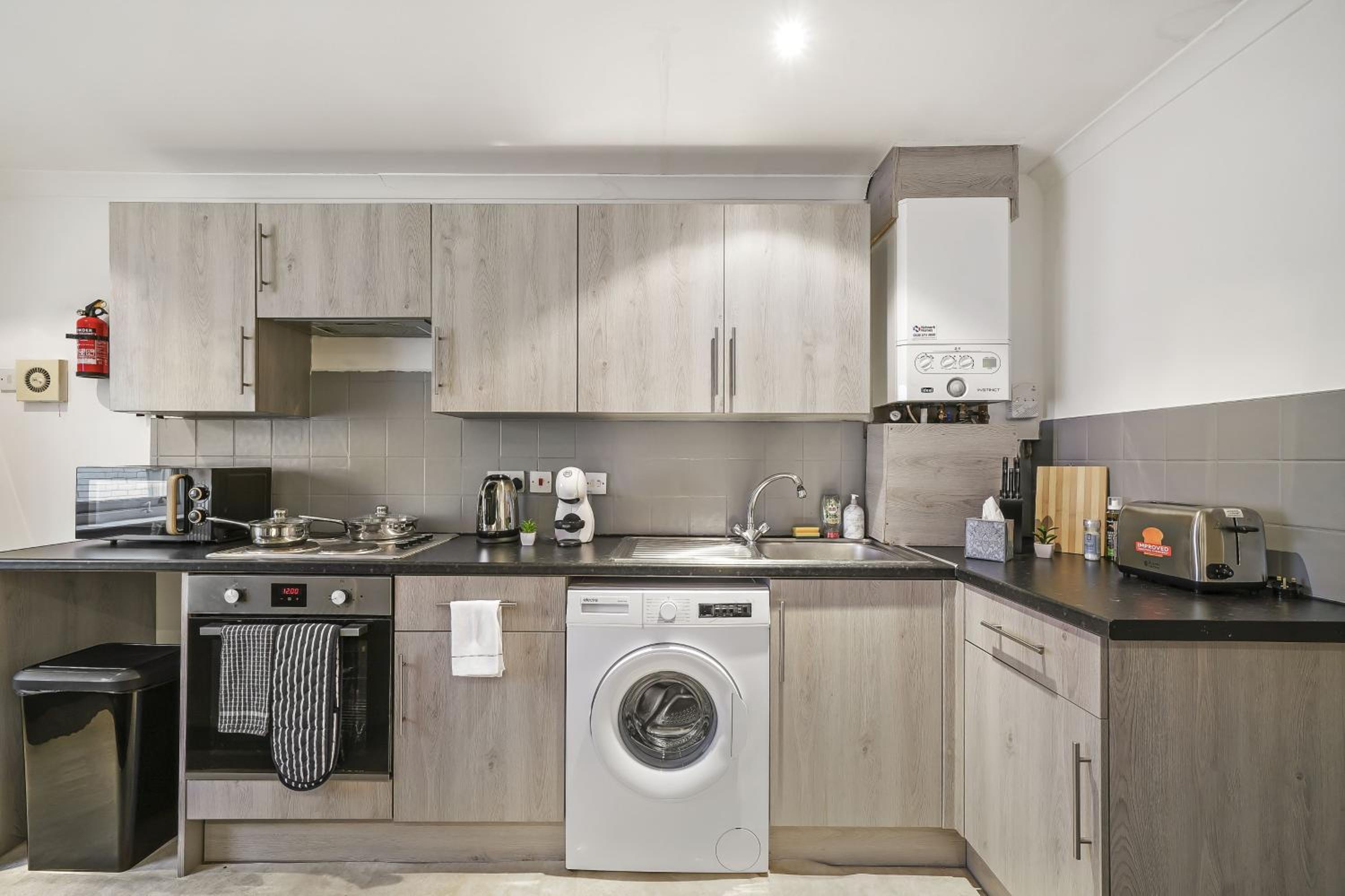 1BR & 2BR Apts By LiveStay Short Lets & Serviced Accommodation London With Free Wifi