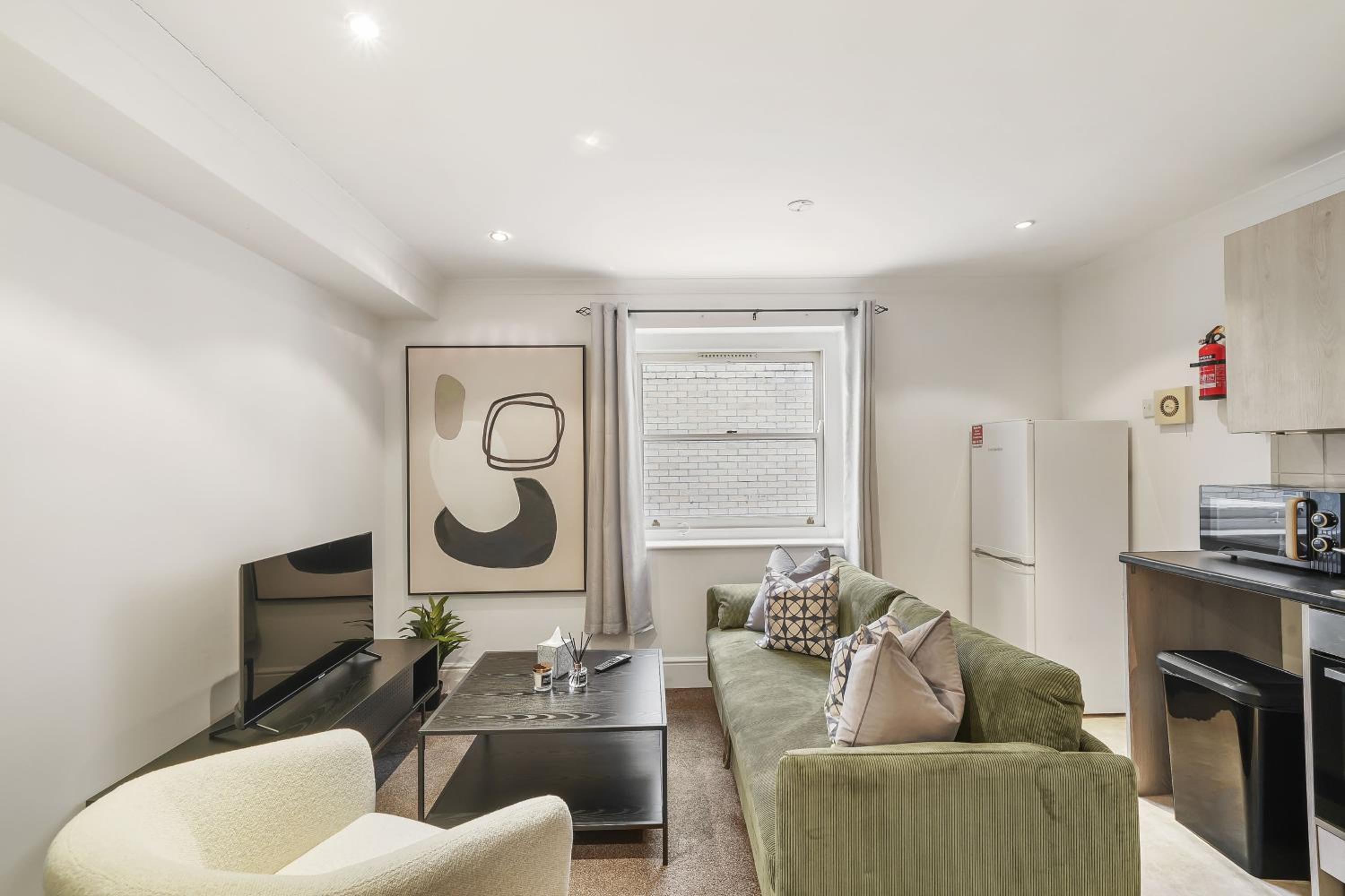 1BR & 2BR Apts By LiveStay Short Lets & Serviced Accommodation London With Free Wifi