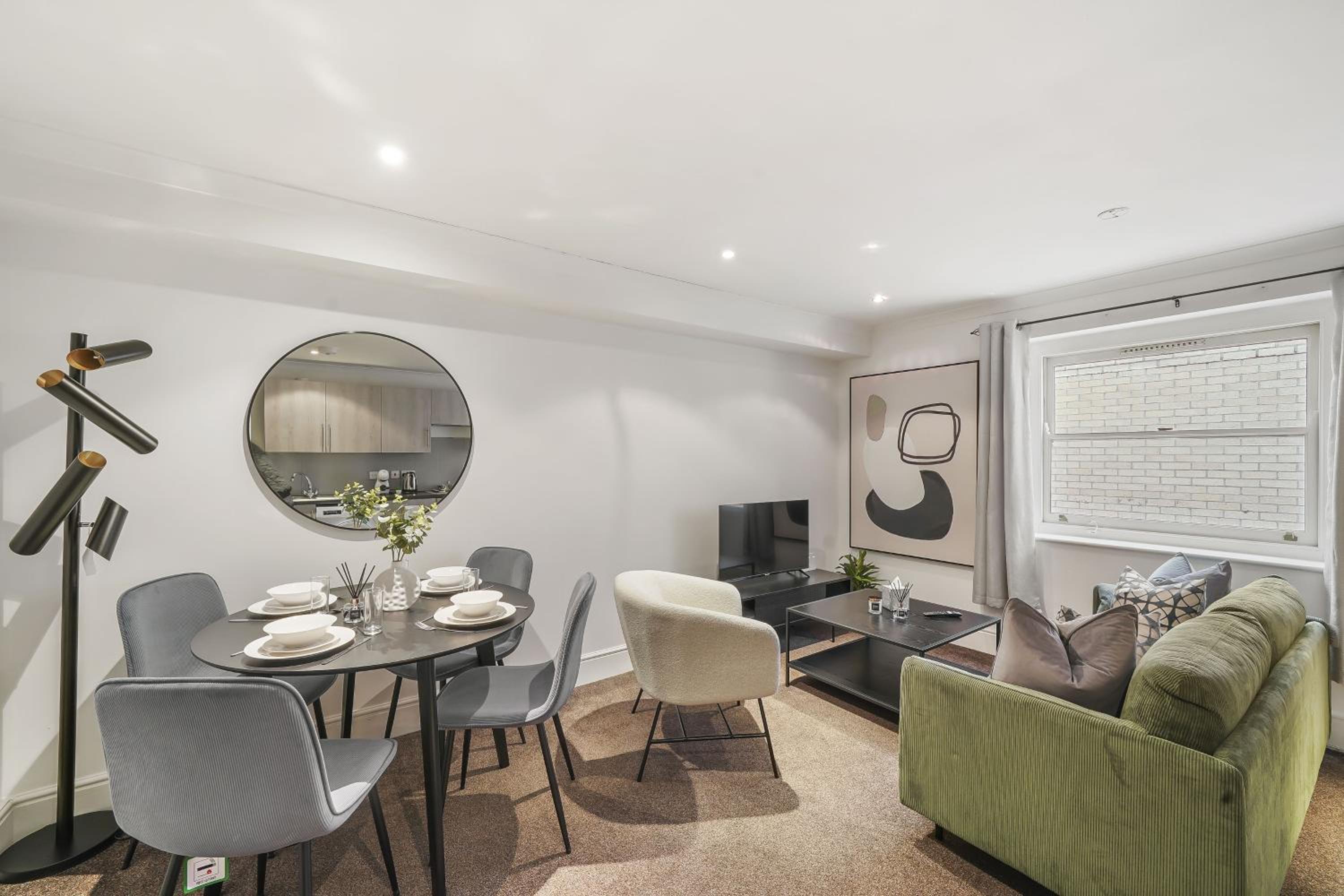 1BR & 2BR Apts By LiveStay Short Lets & Serviced Accommodation London With Free Wifi