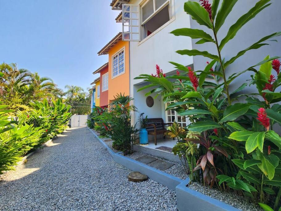 Casinha Charmosa em Camburizinho a 250m da Praia