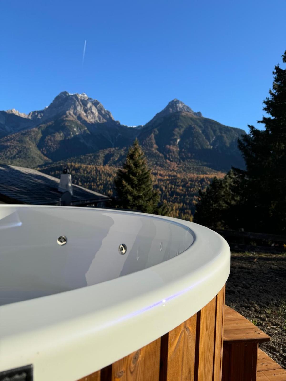 Exklusives Berg-Bijou mit Bergblick mit privaten Wellnessbereich Hot Tube und Sauna -Hunde herzlich Willkommen mit eingezäunten Grundstück