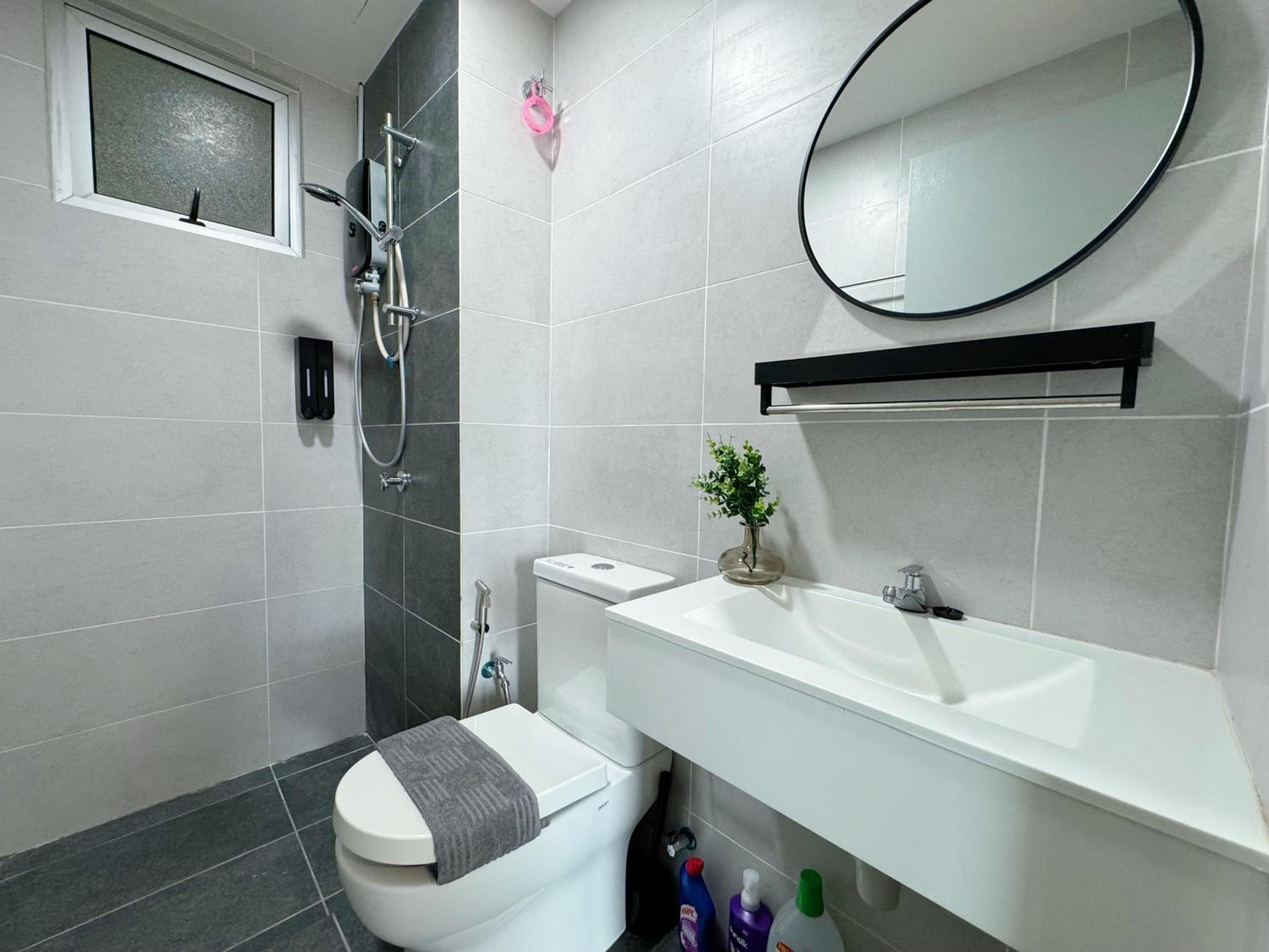 MH Platinum 2 Blissful Fully Aircon SUITE